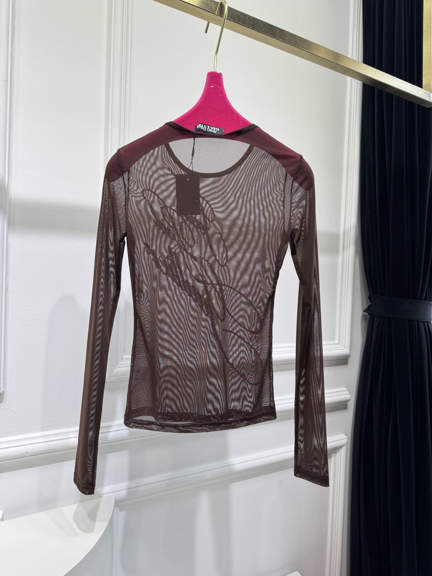 Jean Paul Gaultier 珠片透视打底衫 辣妹风～
尺码：sml，。
颜色：黑咖