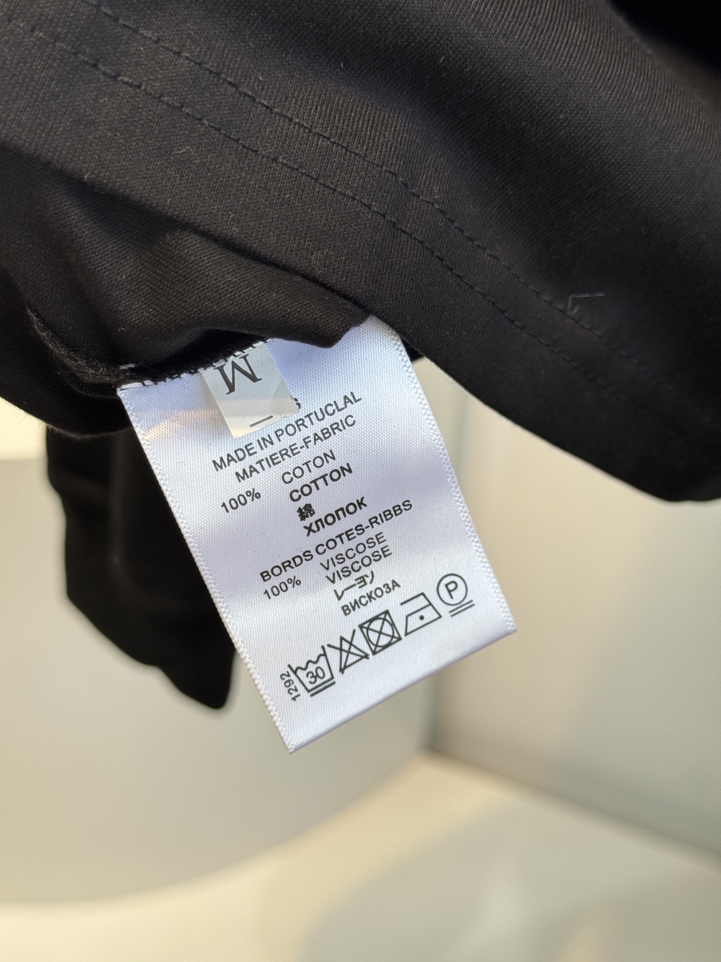 ALAIA 25早秋新品 经典logo刺绣长袖T恤 休闲推荐 日常必备款 单穿打底都OK 简洁和时髦lo