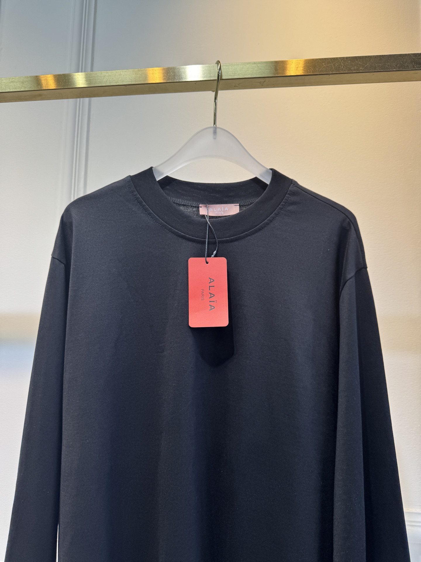 ALAIA 25早秋新品 经典logo刺绣长袖T恤 休闲推荐 日常必备款 单穿打底都OK 简洁和时髦lo