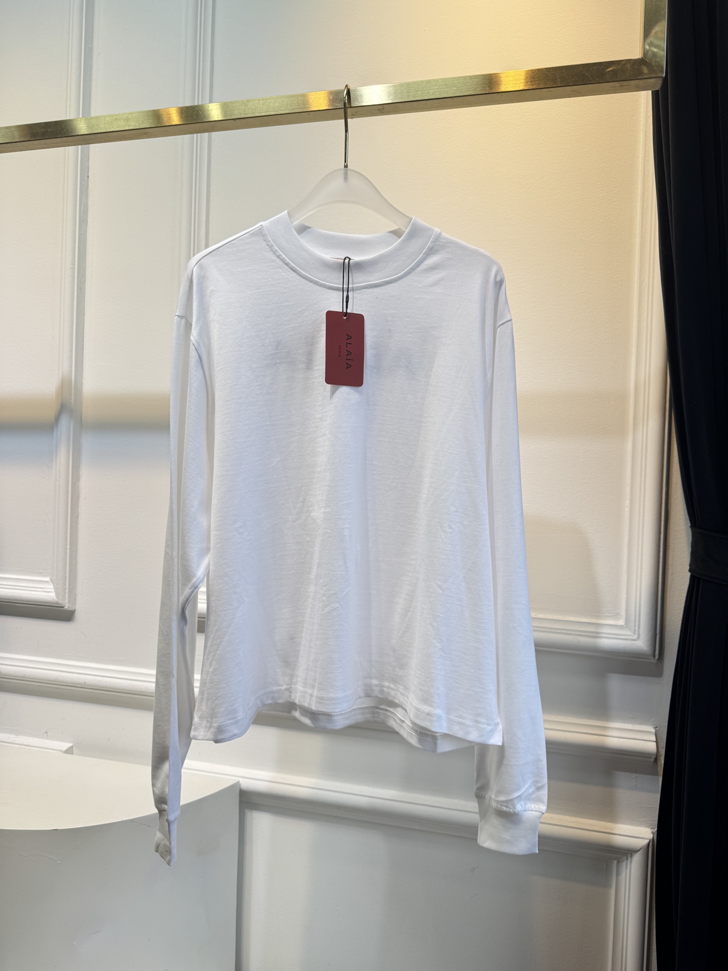 ALAIA 25早秋新品 经典logo刺绣长袖T恤 休闲推荐 日常必备款 单穿打底都OK 简洁和时髦lo