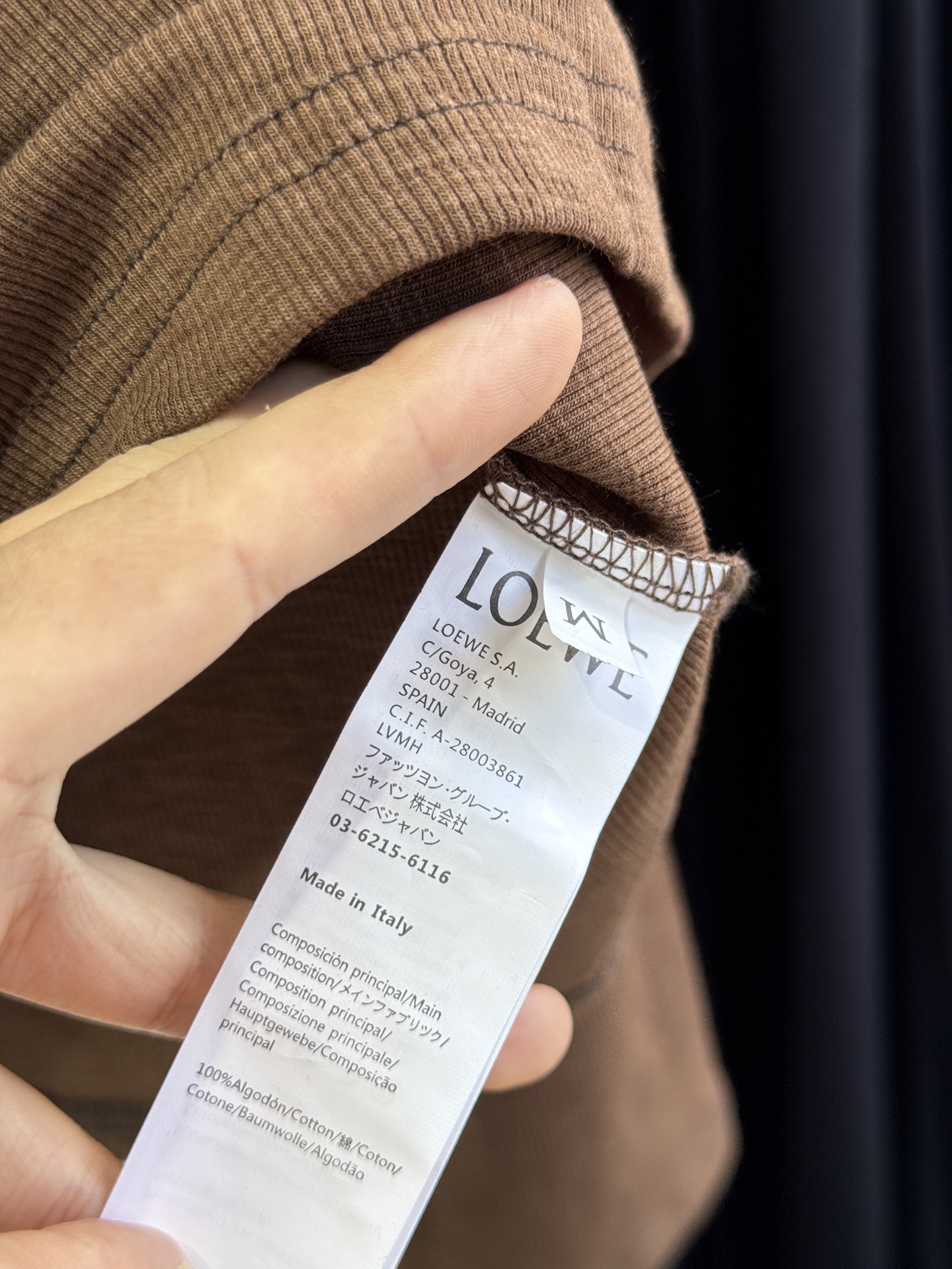 Loe早秋最新款经典圆领基础款打底衫 🤎🖤🤍
高弹高织高密 质感细腻软糯 经典减龄单品 时髦又帅气 版型