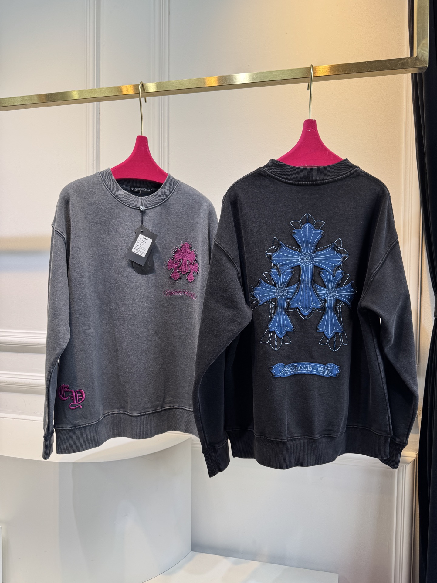 Chro*e He*rts 克罗心
十字架✝️套头圆领卫衣穿上回头率酷到没朋友，超高识别度与风格化！CH