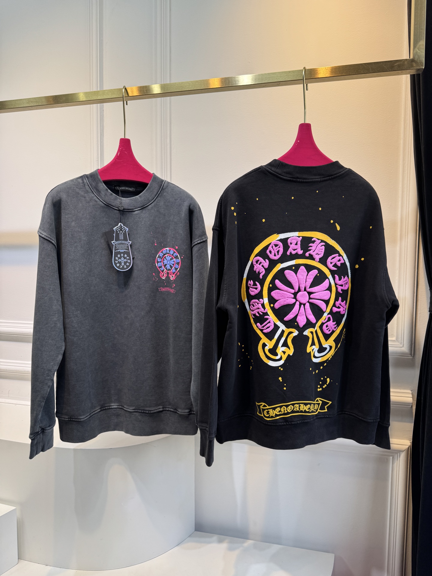 chro*e He*rts克罗心
发泡印花工艺套头圆领卫衣，发泡印花可以让图案更具层次感和立体感，能增加