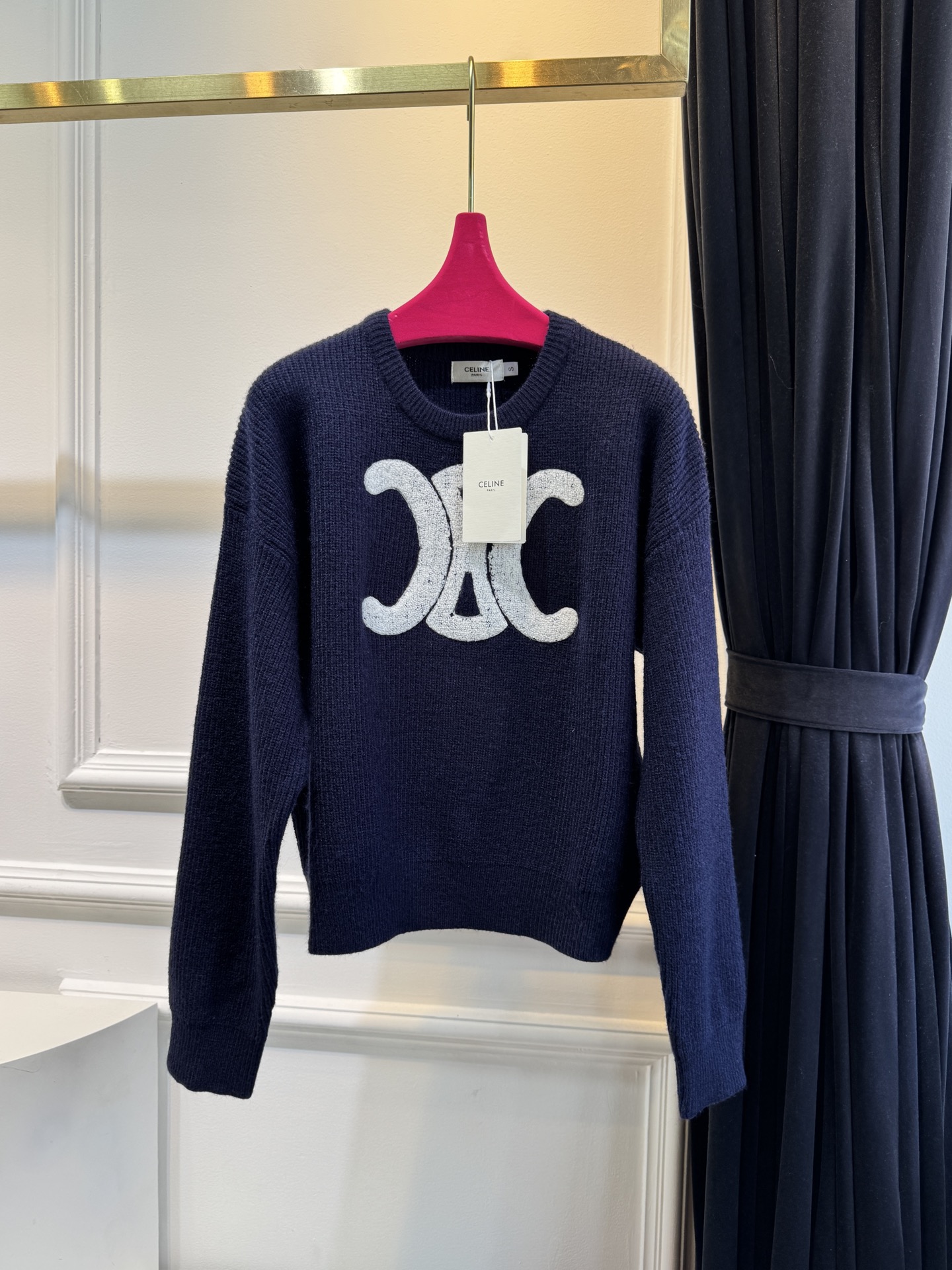 Celin25新品百搭凯旋门套头毛衣，质感高级 舒适柔软 肌理明显 圆领落肩长袖毛衣突出温柔气质 领口袖