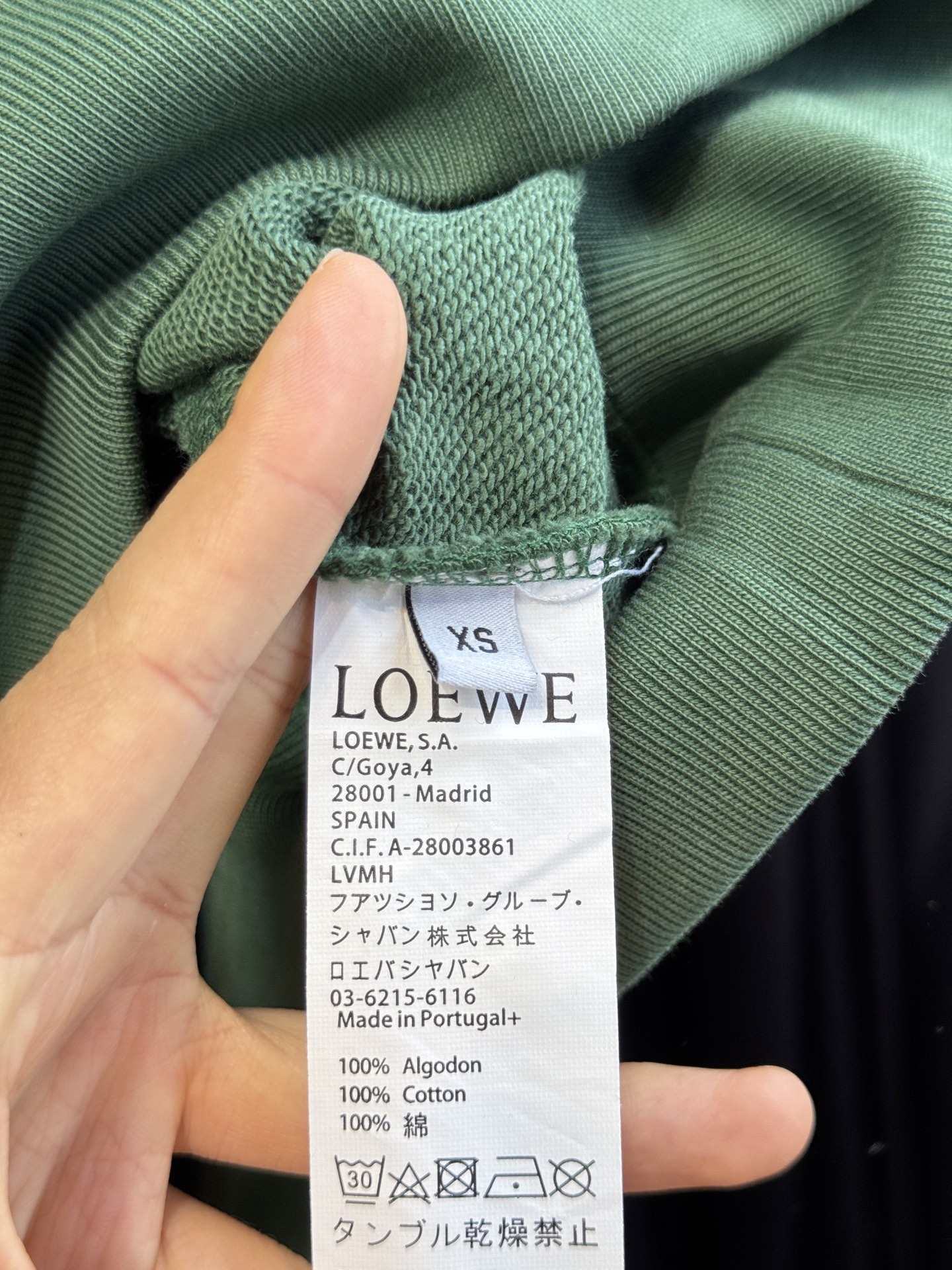 LOEW*圆领卫衣，•领口：经典的圆领设计，简约大方，对颈部线条的修饰作用较为自然，不会有过多束缚感，适