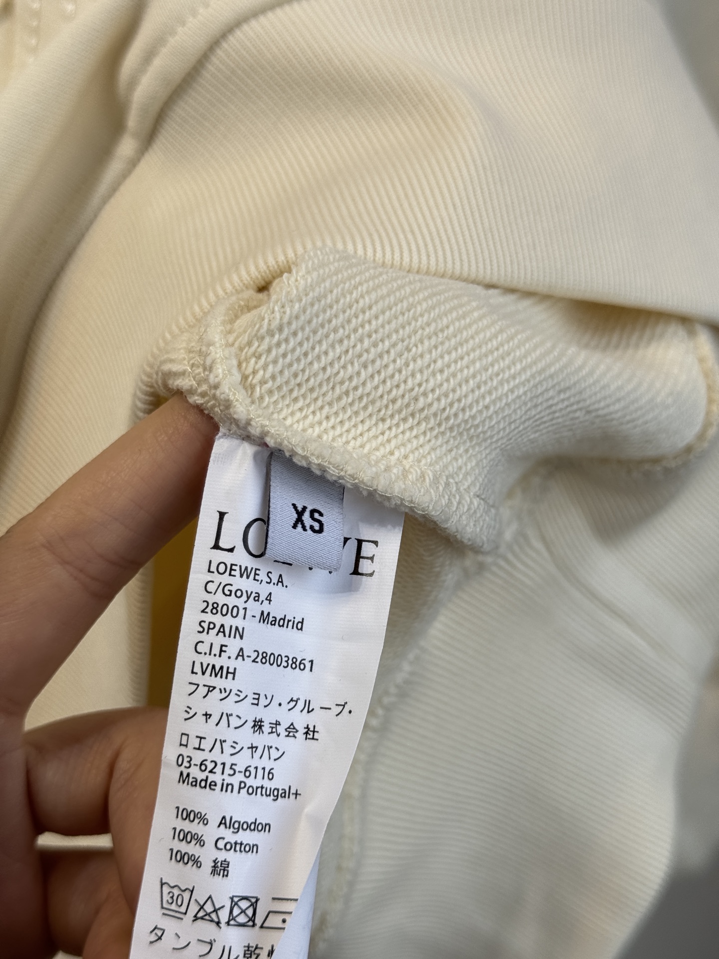 LOEW*圆领卫衣，•领口：经典的圆领设计，简约大方，对颈部线条的修饰作用较为自然，不会有过多束缚感，适