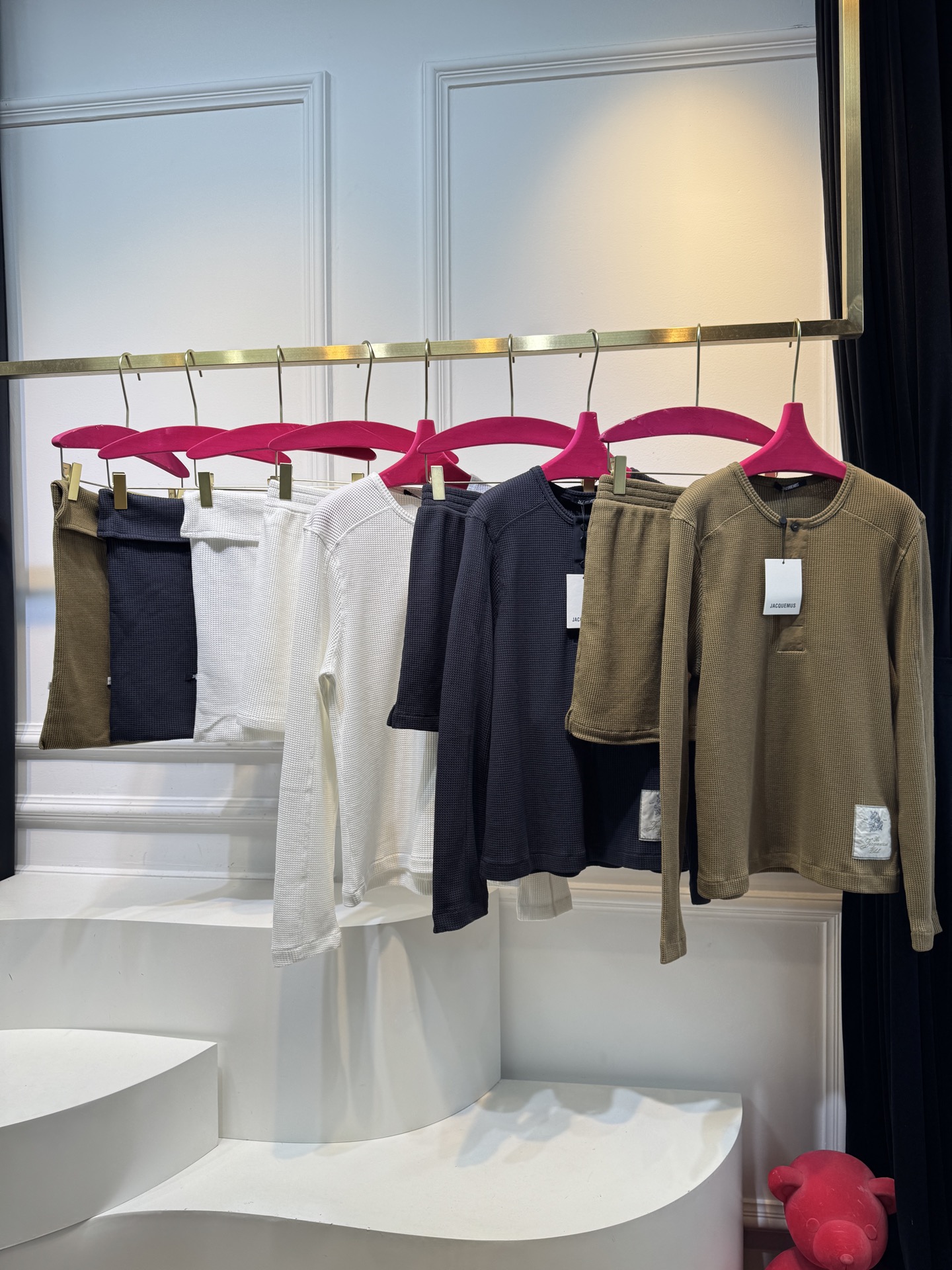 jacquemu*华夫格针织套装，长袖➕短裤➕包装袋不建议机洗采用的是针织面料，针织面料具有柔软、透气且