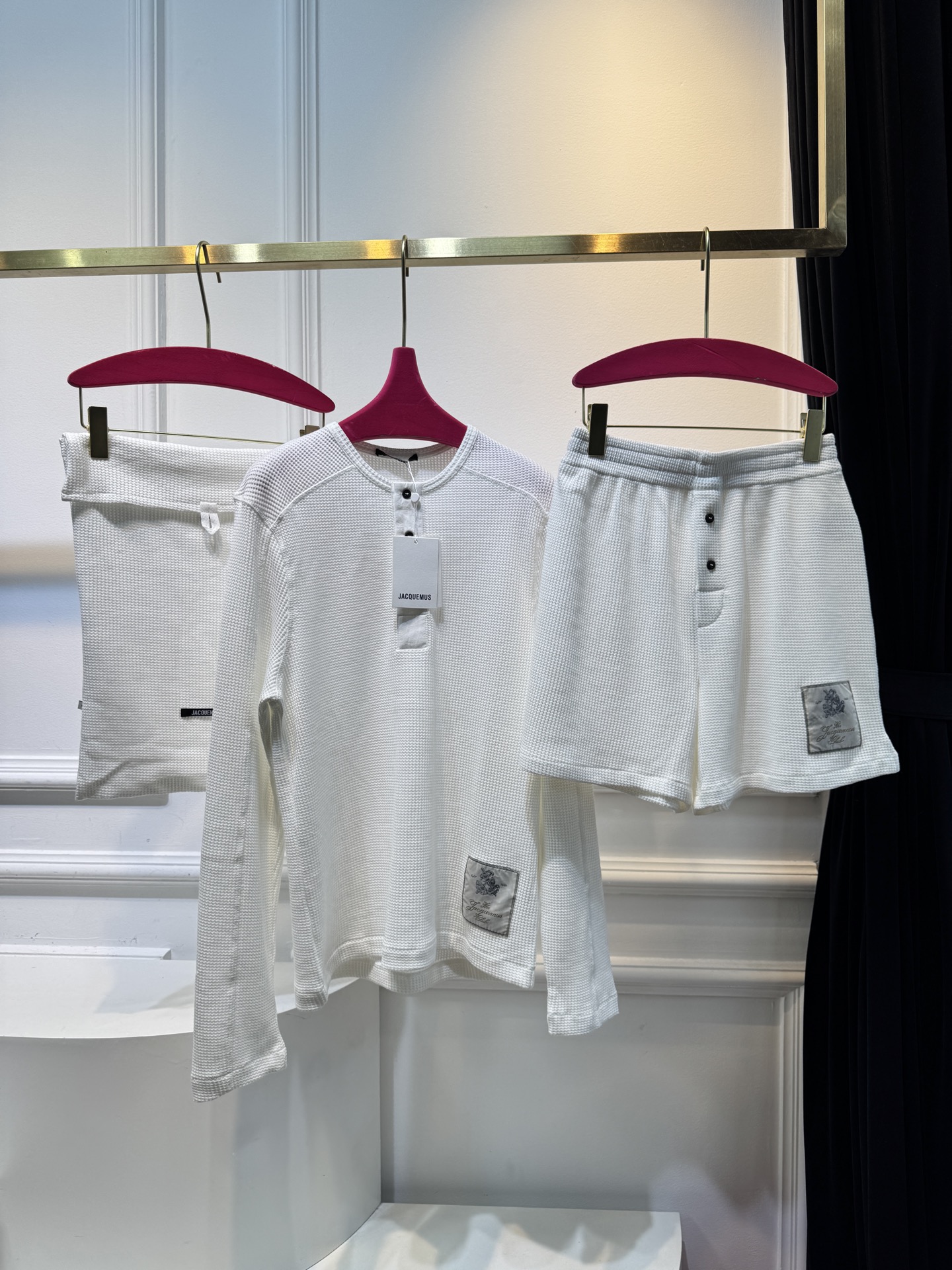 jacquemu*华夫格针织套装，长袖➕短裤➕包装袋不建议机洗采用的是针织面料，针织面料具有柔软、透气且