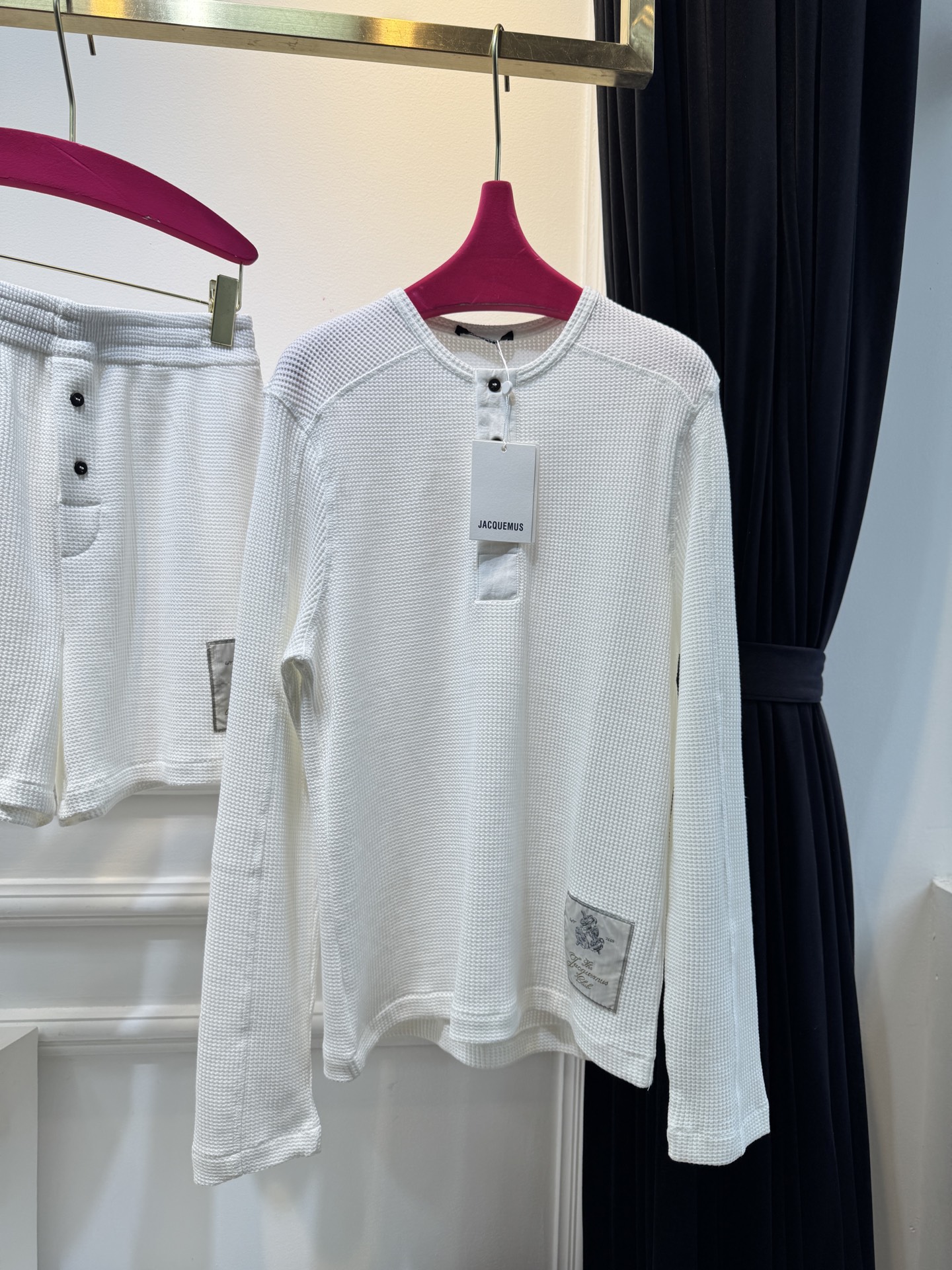 jacquemu*华夫格针织套装，长袖➕短裤➕包装袋不建议机洗采用的是针织面料，针织面料具有柔软、透气且