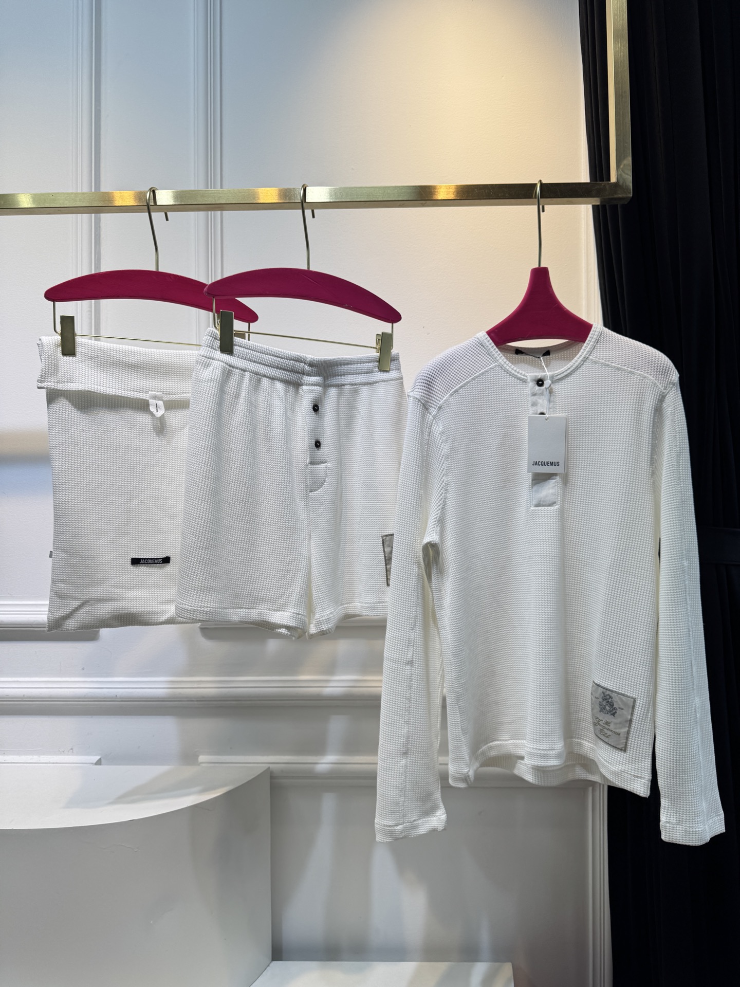 jacquemu*华夫格针织套装，长袖➕短裤➕包装袋不建议机洗采用的是针织面料，针织面料具有柔软、透气且