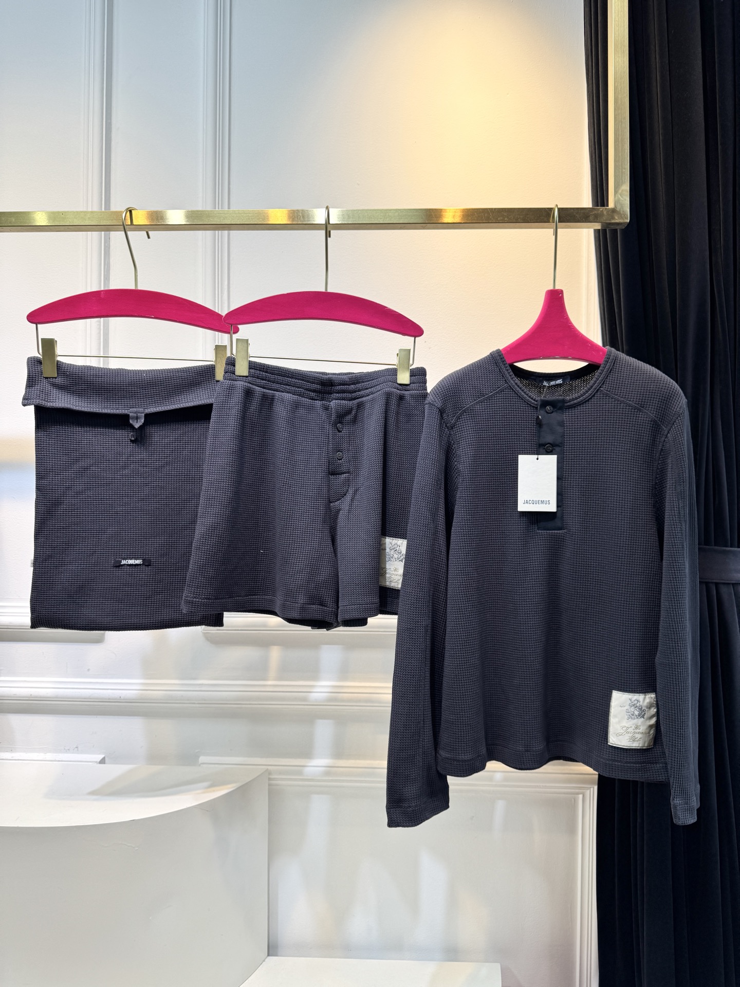 jacquemu*华夫格针织套装，长袖➕短裤➕包装袋不建议机洗采用的是针织面料，针织面料具有柔软、透气且