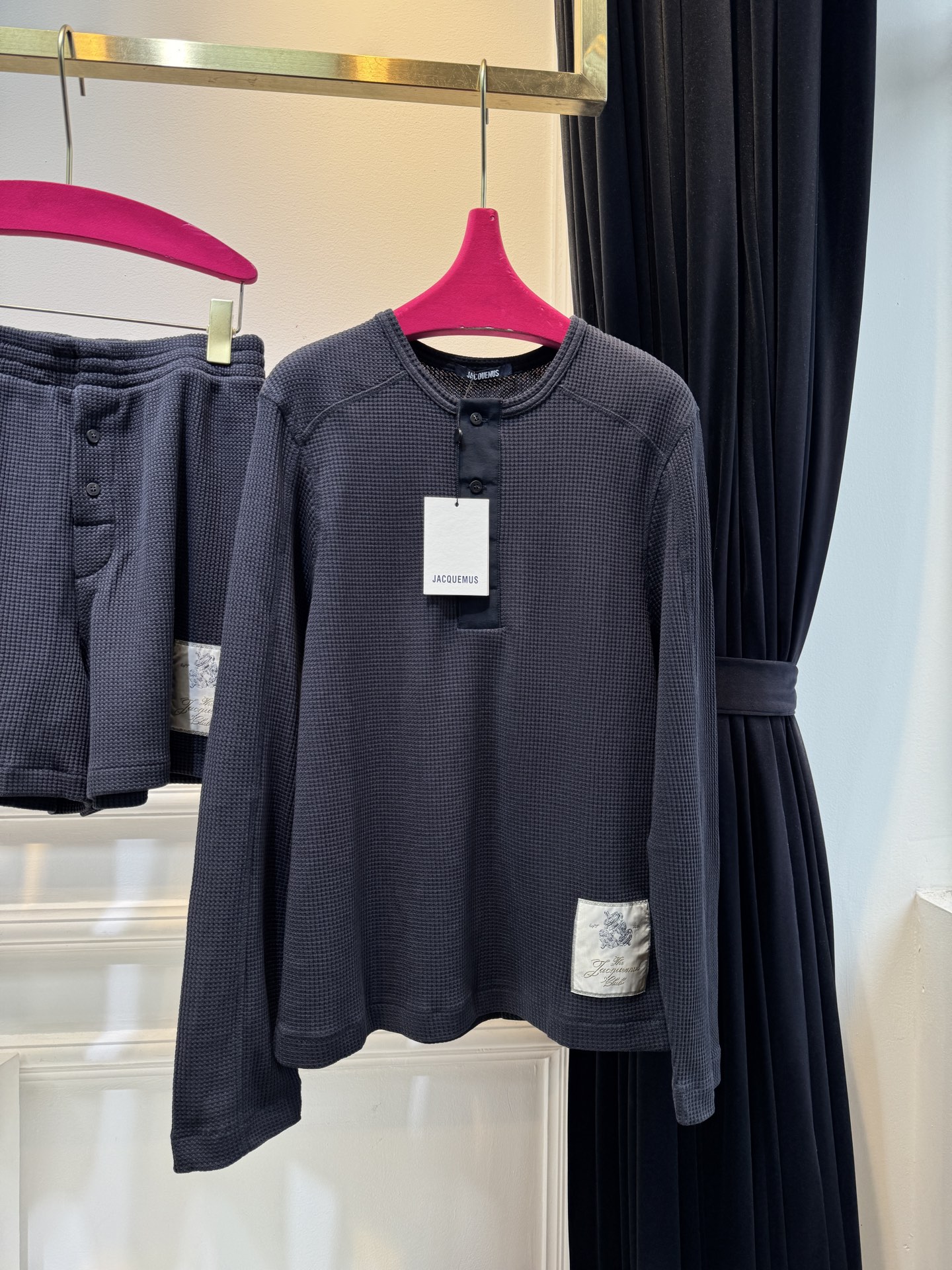 jacquemu*华夫格针织套装，长袖➕短裤➕包装袋不建议机洗采用的是针织面料，针织面料具有柔软、透气且