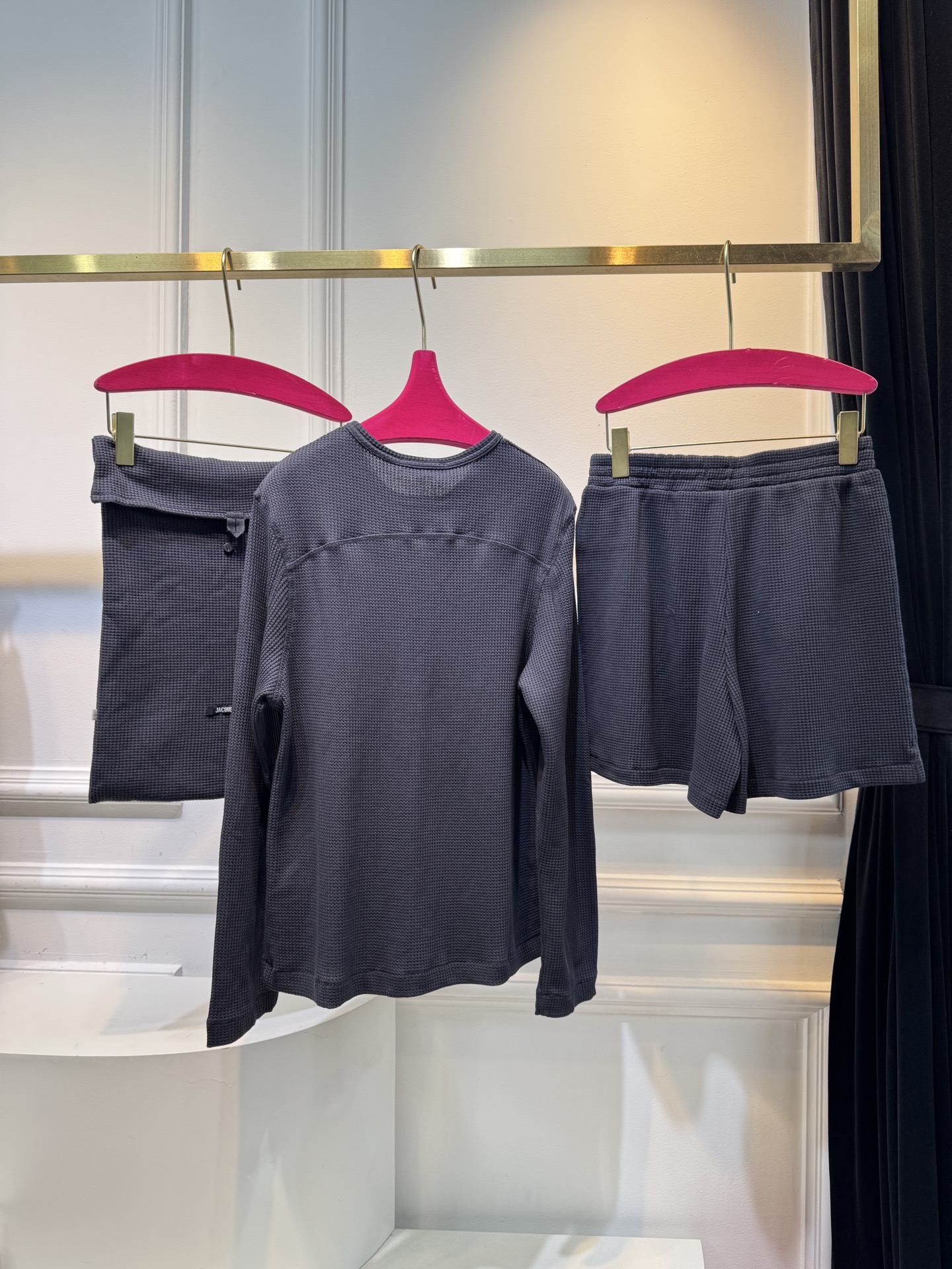 jacquemu*华夫格针织套装，长袖➕短裤➕包装袋不建议机洗采用的是针织面料，针织面料具有柔软、透气且