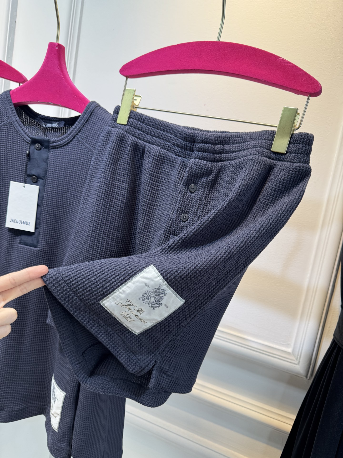 jacquemu*华夫格针织套装，长袖➕短裤➕包装袋不建议机洗采用的是针织面料，针织面料具有柔软、透气且