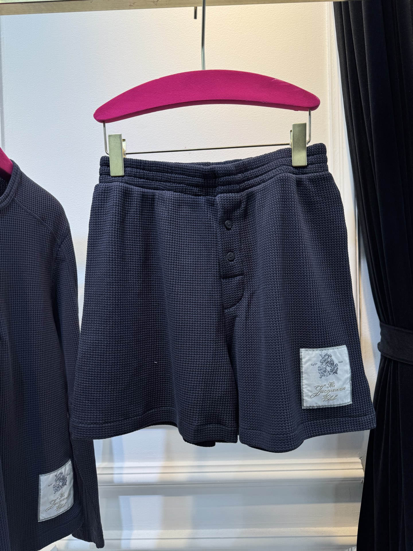 jacquemu*华夫格针织套装，长袖➕短裤➕包装袋不建议机洗采用的是针织面料，针织面料具有柔软、透气且