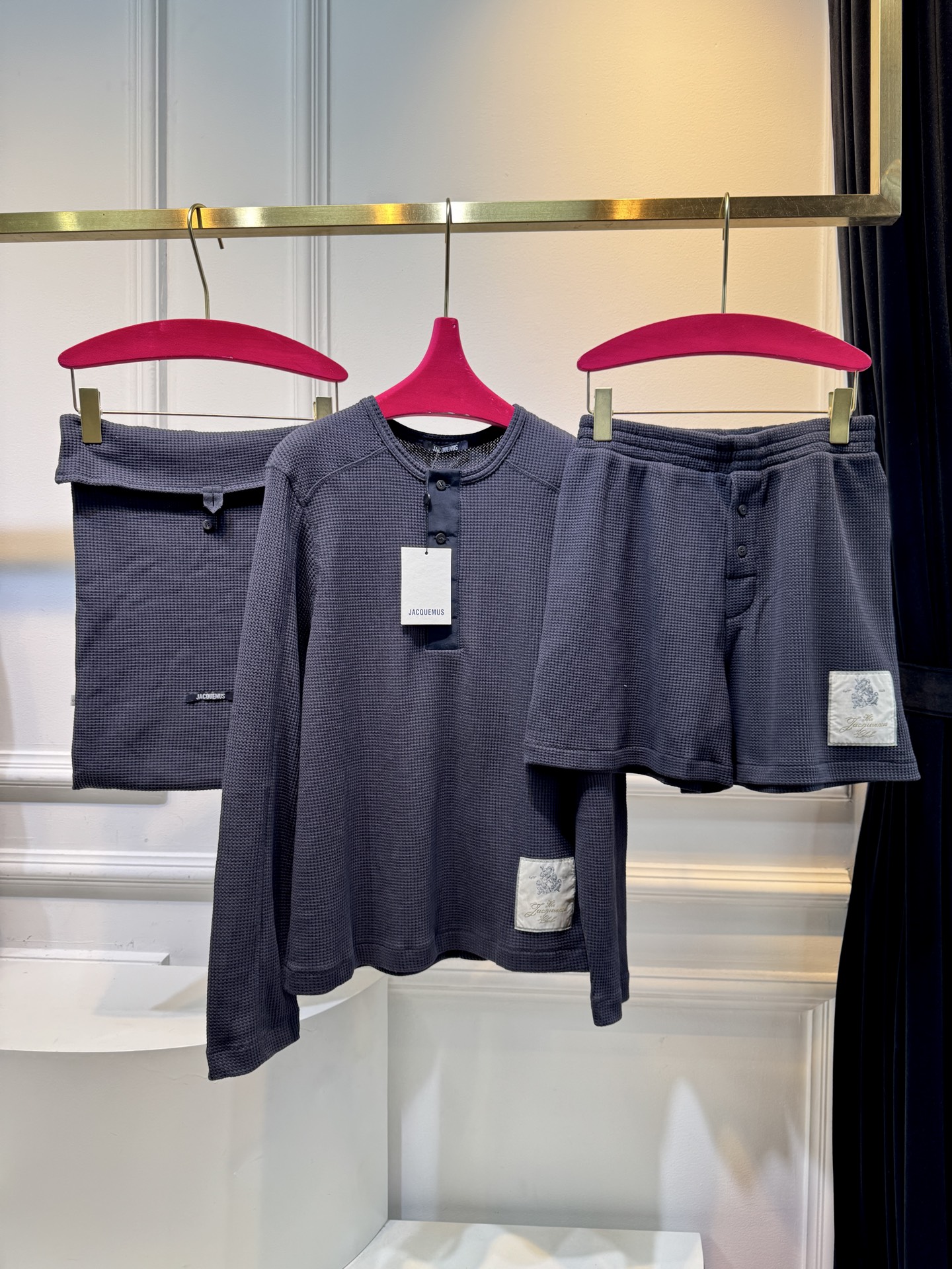 jacquemu*华夫格针织套装，长袖➕短裤➕包装袋不建议机洗采用的是针织面料，针织面料具有柔软、透气且