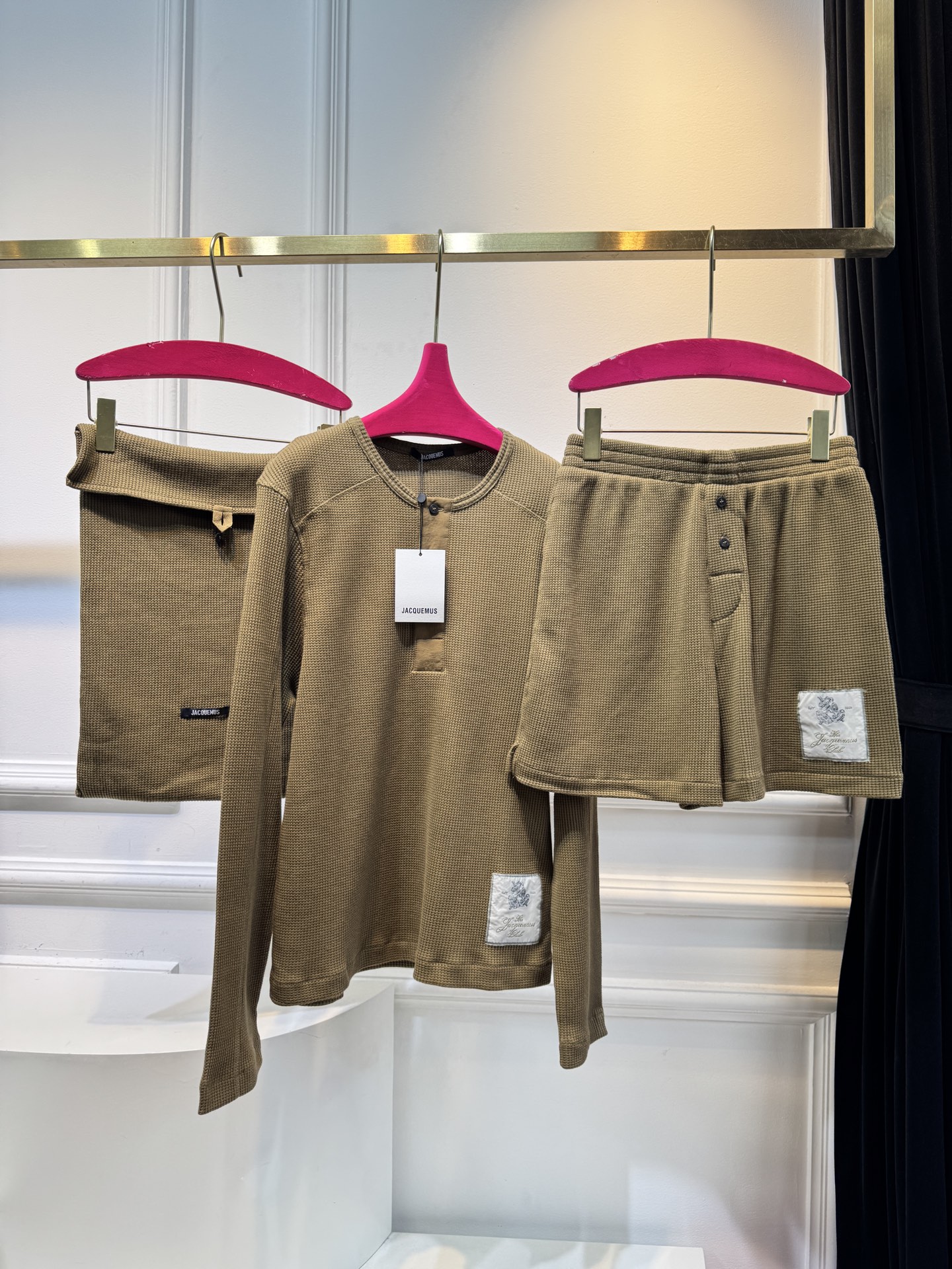 jacquemu*华夫格针织套装，长袖➕短裤➕包装袋不建议机洗采用的是针织面料，针织面料具有柔软、透气且