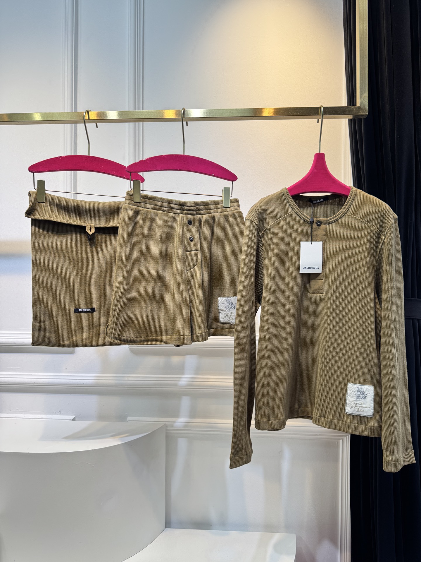 jacquemu*华夫格针织套装，长袖➕短裤➕包装袋不建议机洗采用的是针织面料，针织面料具有柔软、透气且