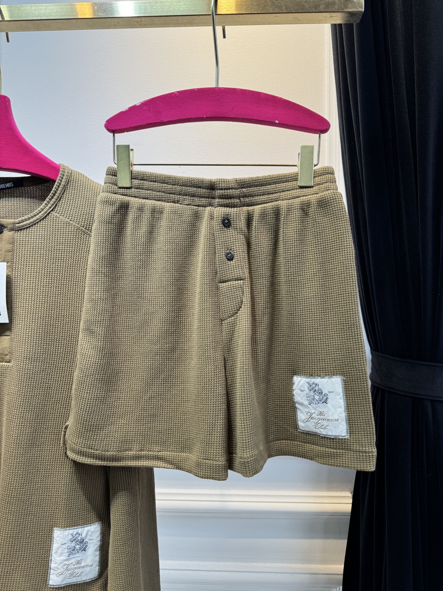 jacquemu*华夫格针织套装，长袖➕短裤➕包装袋不建议机洗采用的是针织面料，针织面料具有柔软、透气且