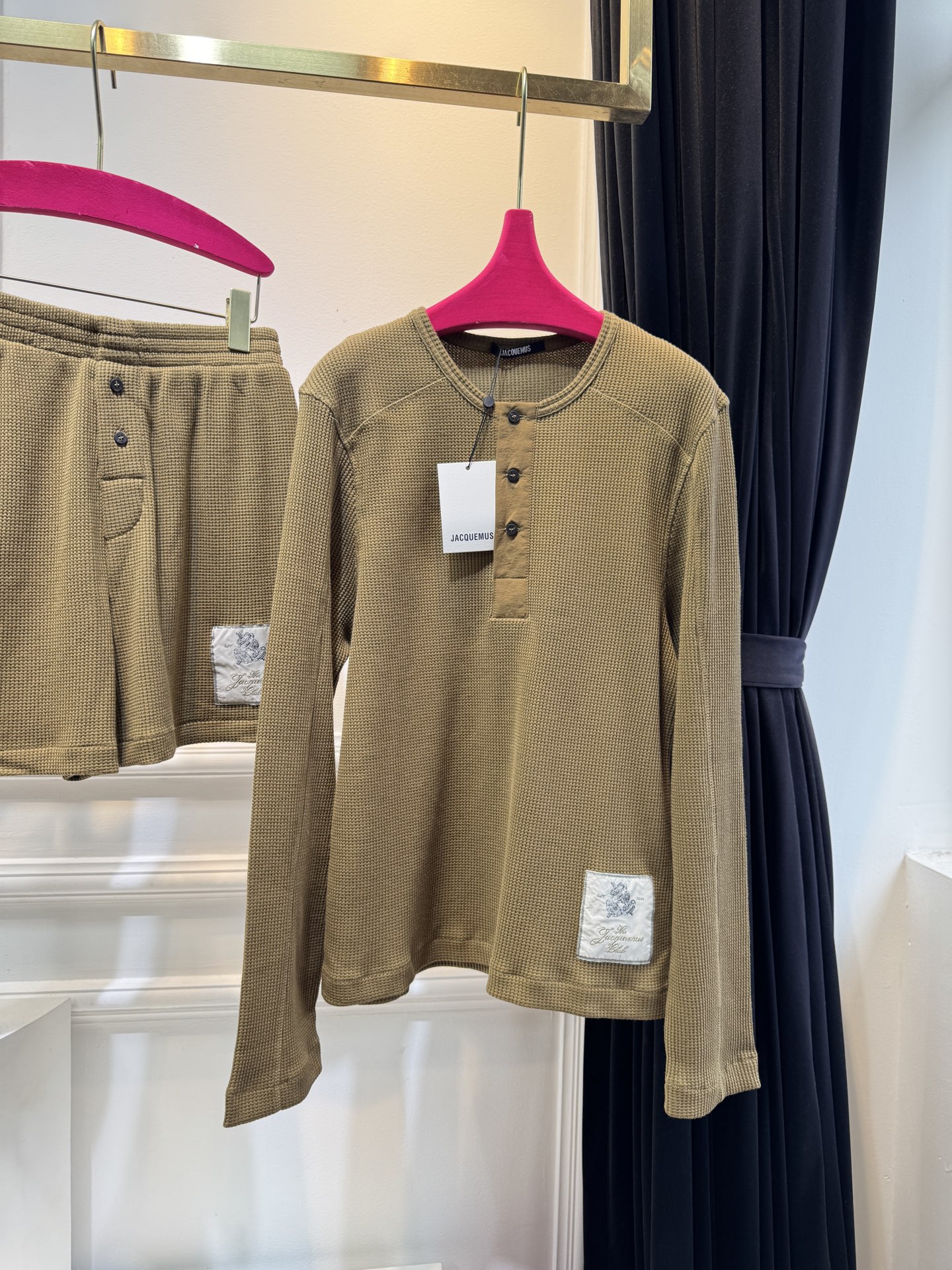 jacquemu*华夫格针织套装，长袖➕短裤➕包装袋不建议机洗采用的是针织面料，针织面料具有柔软、透气且