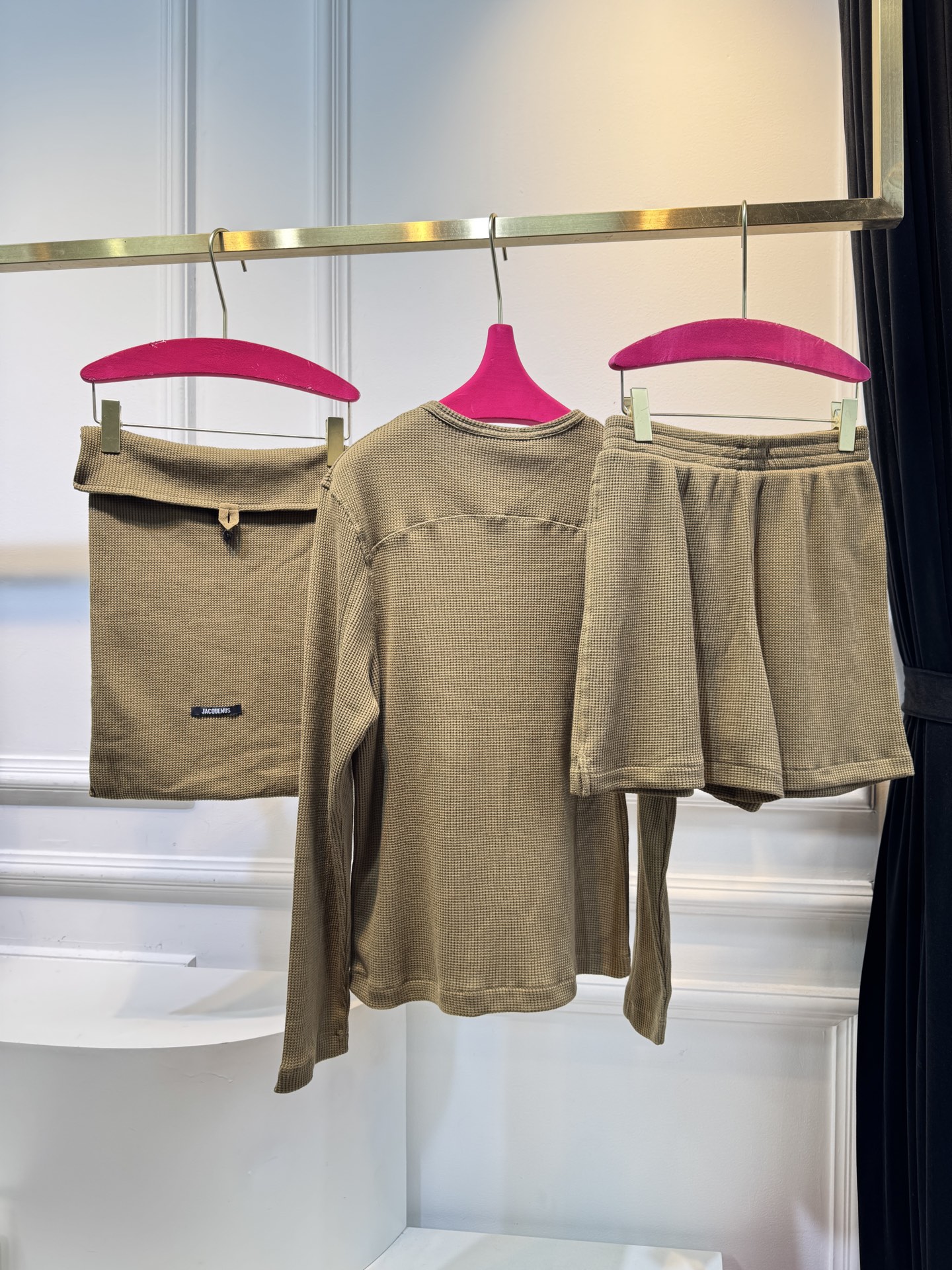 jacquemu*华夫格针织套装，长袖➕短裤➕包装袋不建议机洗采用的是针织面料，针织面料具有柔软、透气且