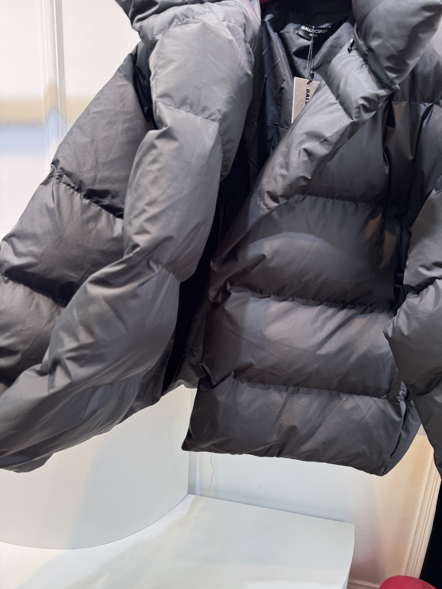 blcg廓形棉服，⚠️超级大的版型哦前幅搭配两个经典手插袋完善整体 采用锁扣标志拉链 面料采用聚酯纤维和