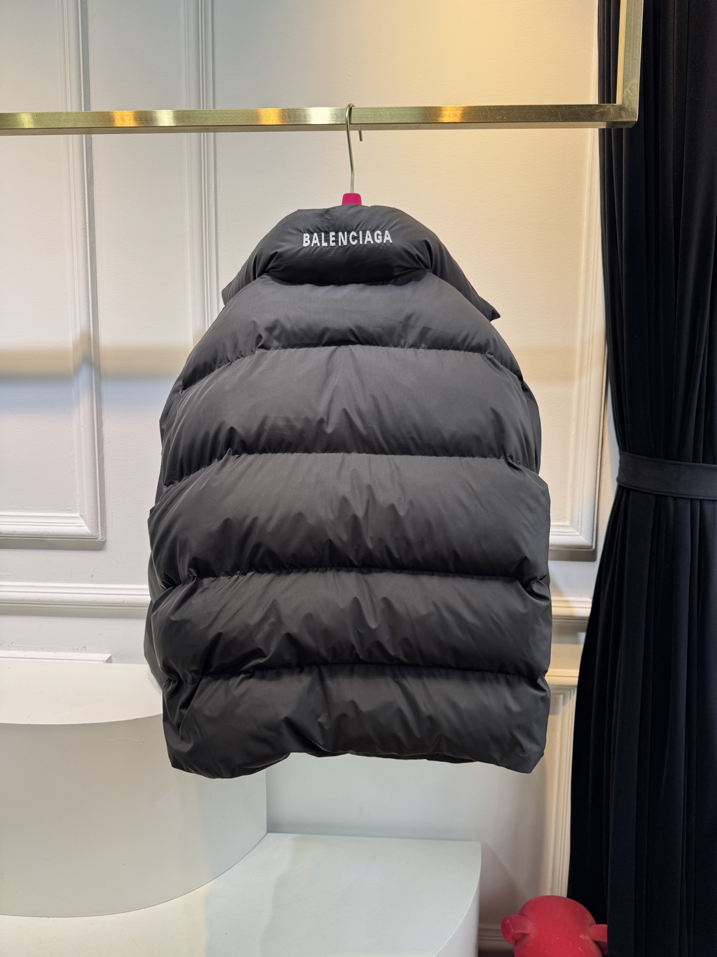 blcg廓形棉服，⚠️超级大的版型哦前幅搭配两个经典手插袋完善整体 采用锁扣标志拉链 面料采用聚酯纤维和