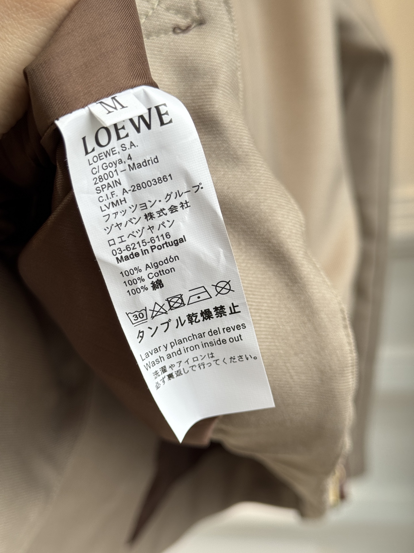 loew*西装套装，不单卖⚠️裤子超偏大推测采用精纺西装面料，质地挺括细腻，垂坠感佳且具有良好的抗皱性，