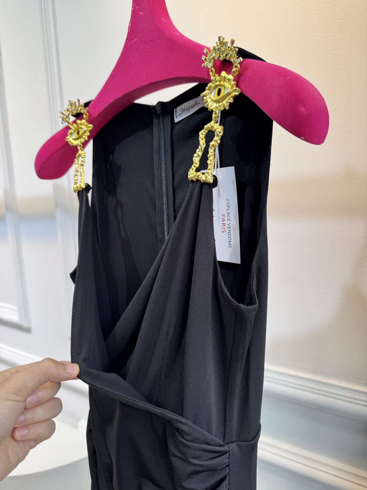 Schiaparelli 夏帕瑞丽 v领包臀开衩连衣裙 修身包臀长款版型，贴合身体曲线能优化腰臀比例侧缝