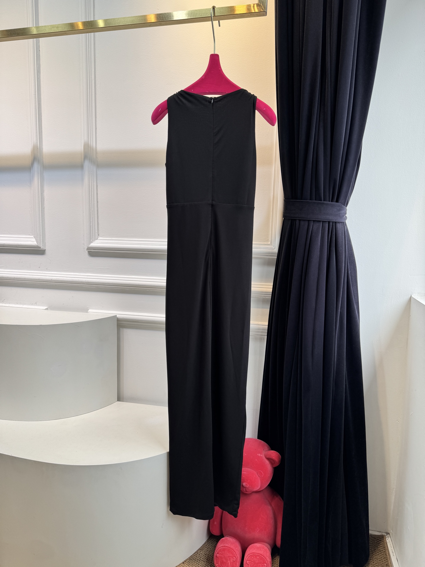 Schiaparelli 夏帕瑞丽 v领包臀开衩连衣裙 修身包臀长款版型，贴合身体曲线能优化腰臀比例侧缝