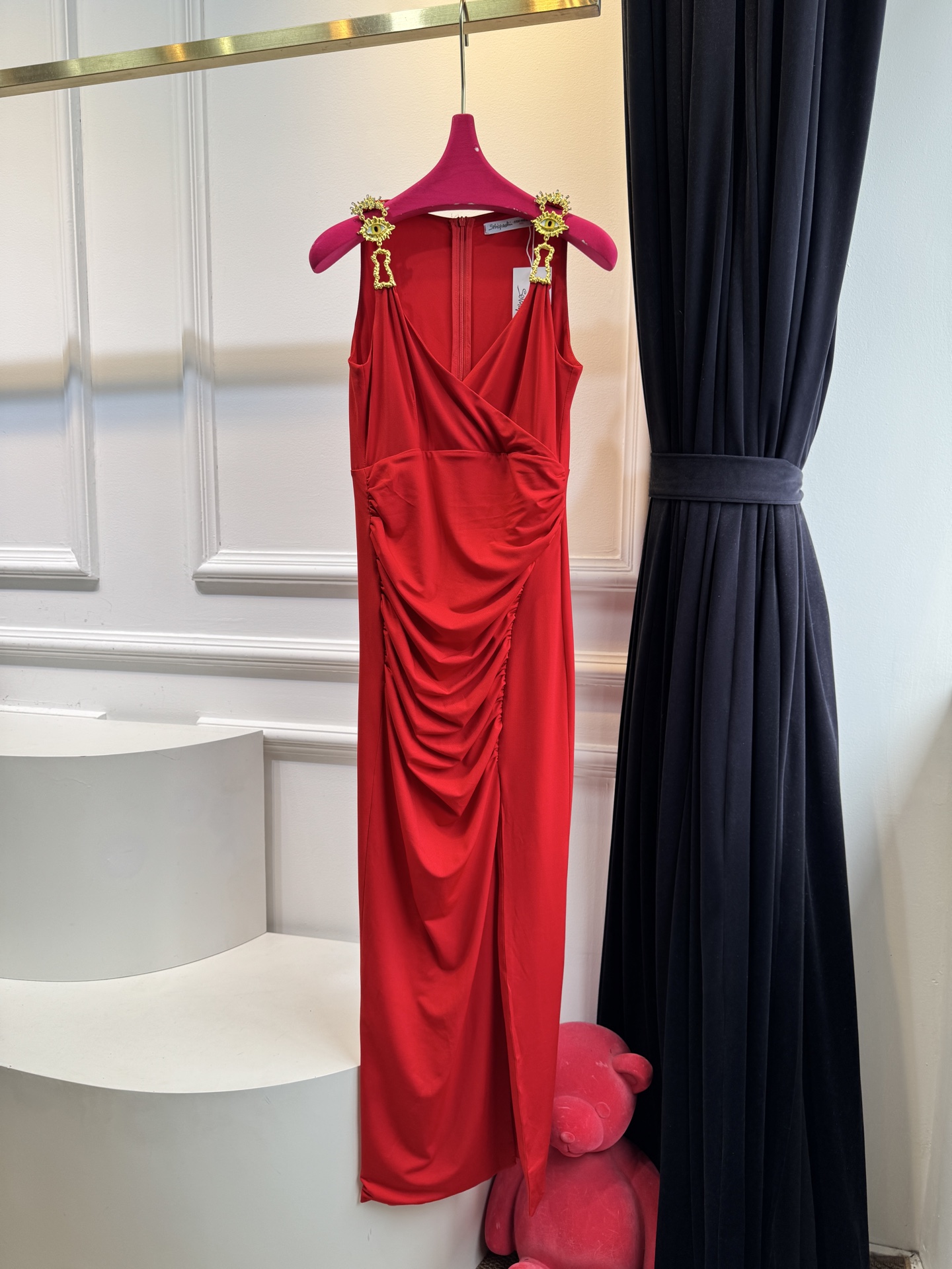 Schiaparelli 夏帕瑞丽 v领包臀开衩连衣裙 修身包臀长款版型，贴合身体曲线能优化腰臀比例侧缝