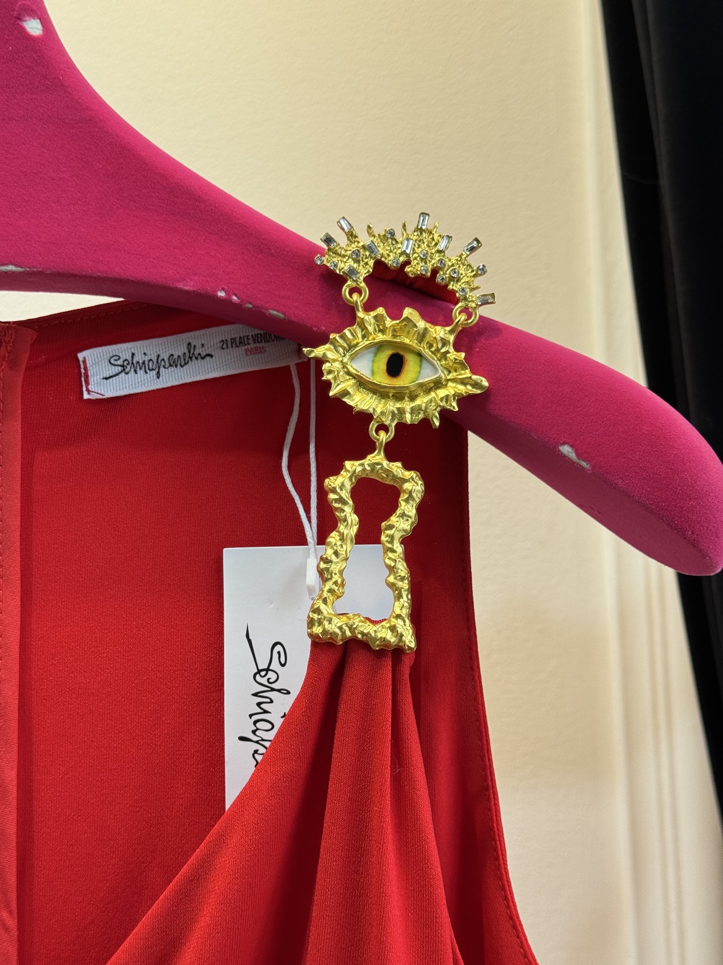 Schiaparelli 夏帕瑞丽 v领包臀开衩连衣裙 修身包臀长款版型，贴合身体曲线能优化腰臀比例侧缝