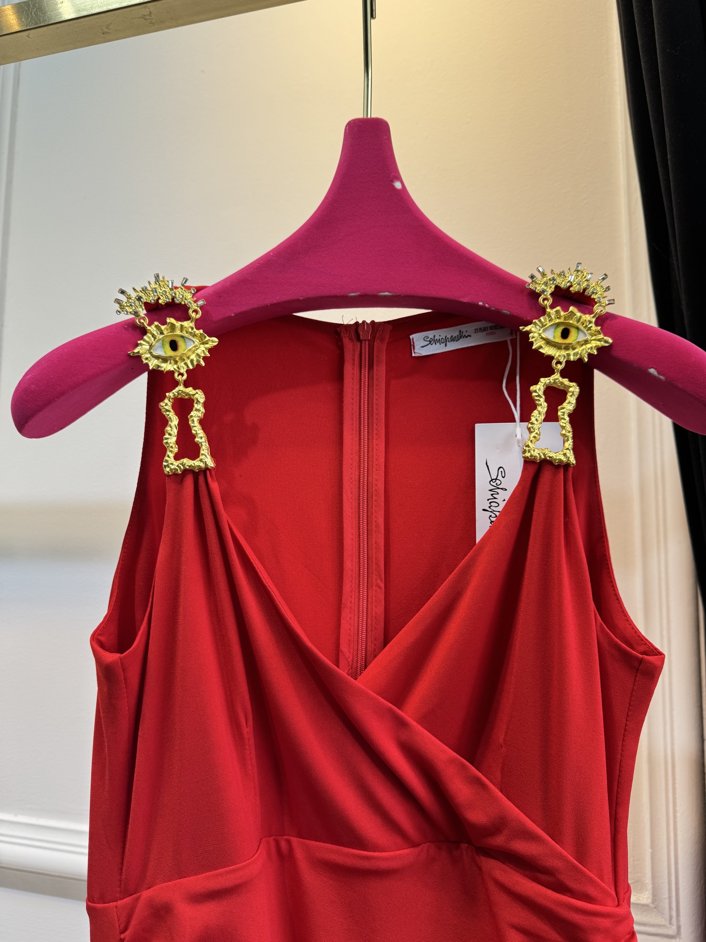 Schiaparelli 夏帕瑞丽 v领包臀开衩连衣裙 修身包臀长款版型，贴合身体曲线能优化腰臀比例侧缝