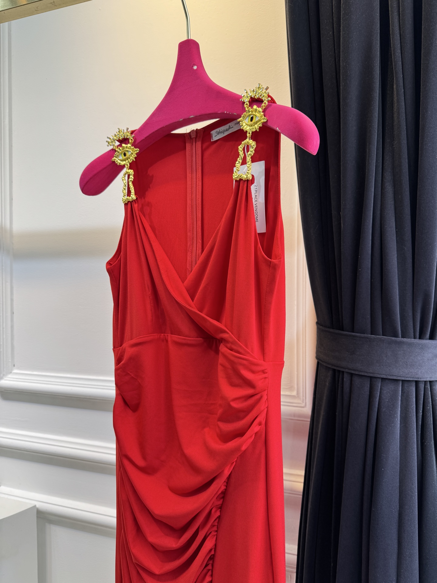 Schiaparelli 夏帕瑞丽 v领包臀开衩连衣裙 修身包臀长款版型，贴合身体曲线能优化腰臀比例侧缝