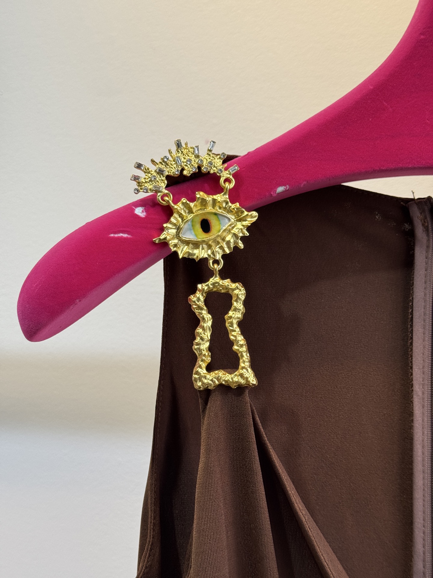 Schiaparelli 夏帕瑞丽 v领包臀开衩连衣裙 修身包臀长款版型，贴合身体曲线能优化腰臀比例侧缝