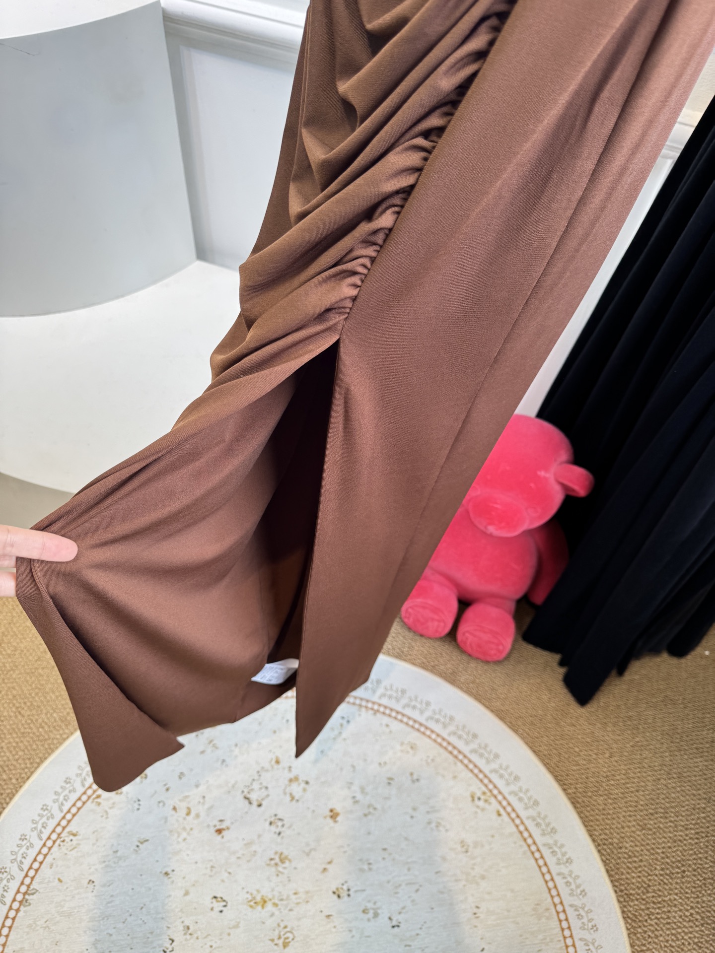 Schiaparelli 夏帕瑞丽 v领包臀开衩连衣裙 修身包臀长款版型，贴合身体曲线能优化腰臀比例侧缝