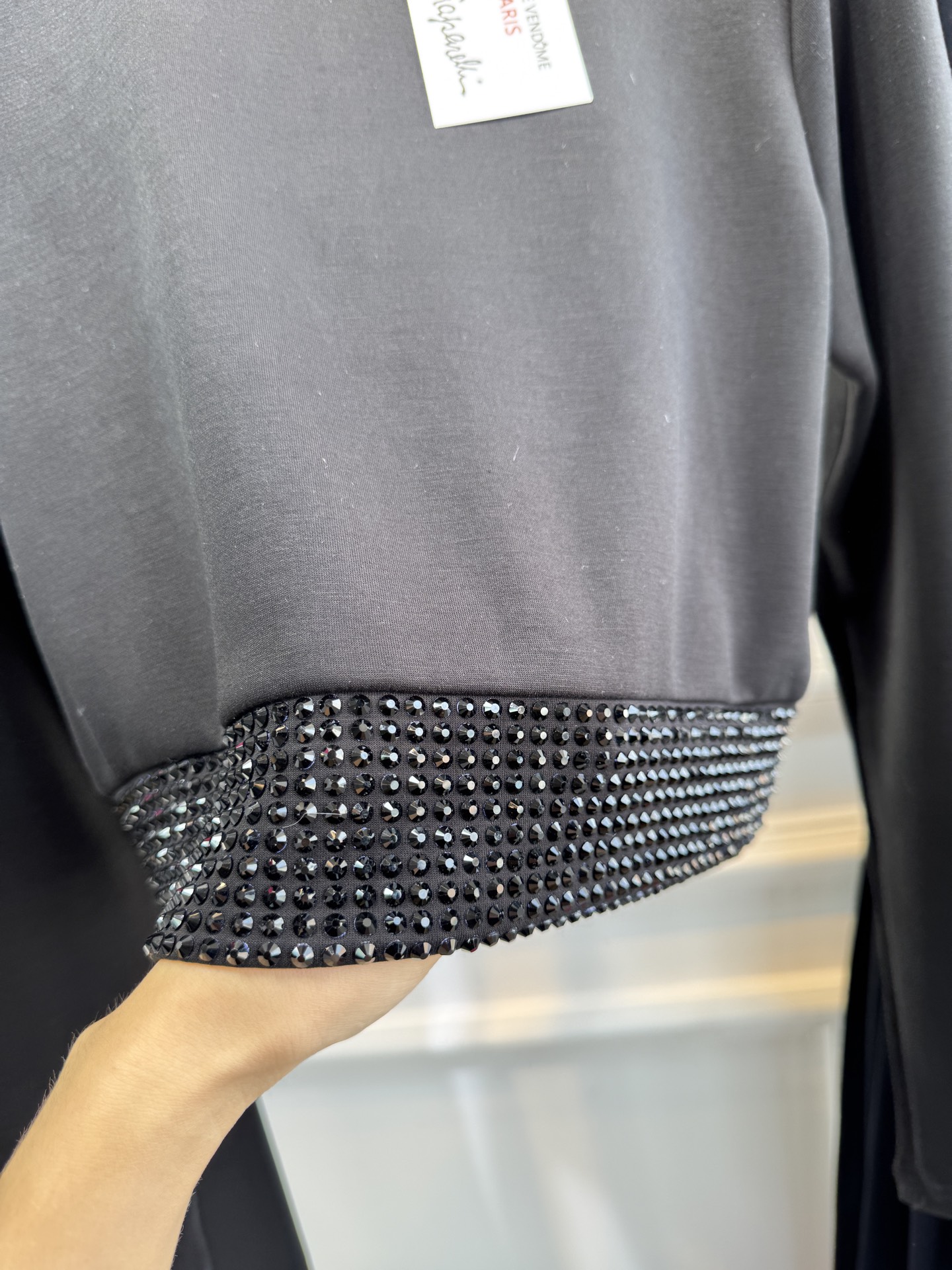 schiaparelli夏帕瑞丽 太空棉紧身套装短款露腰剪裁，搭配长袖+圆领，版型紧身贴合身形，能突出腰