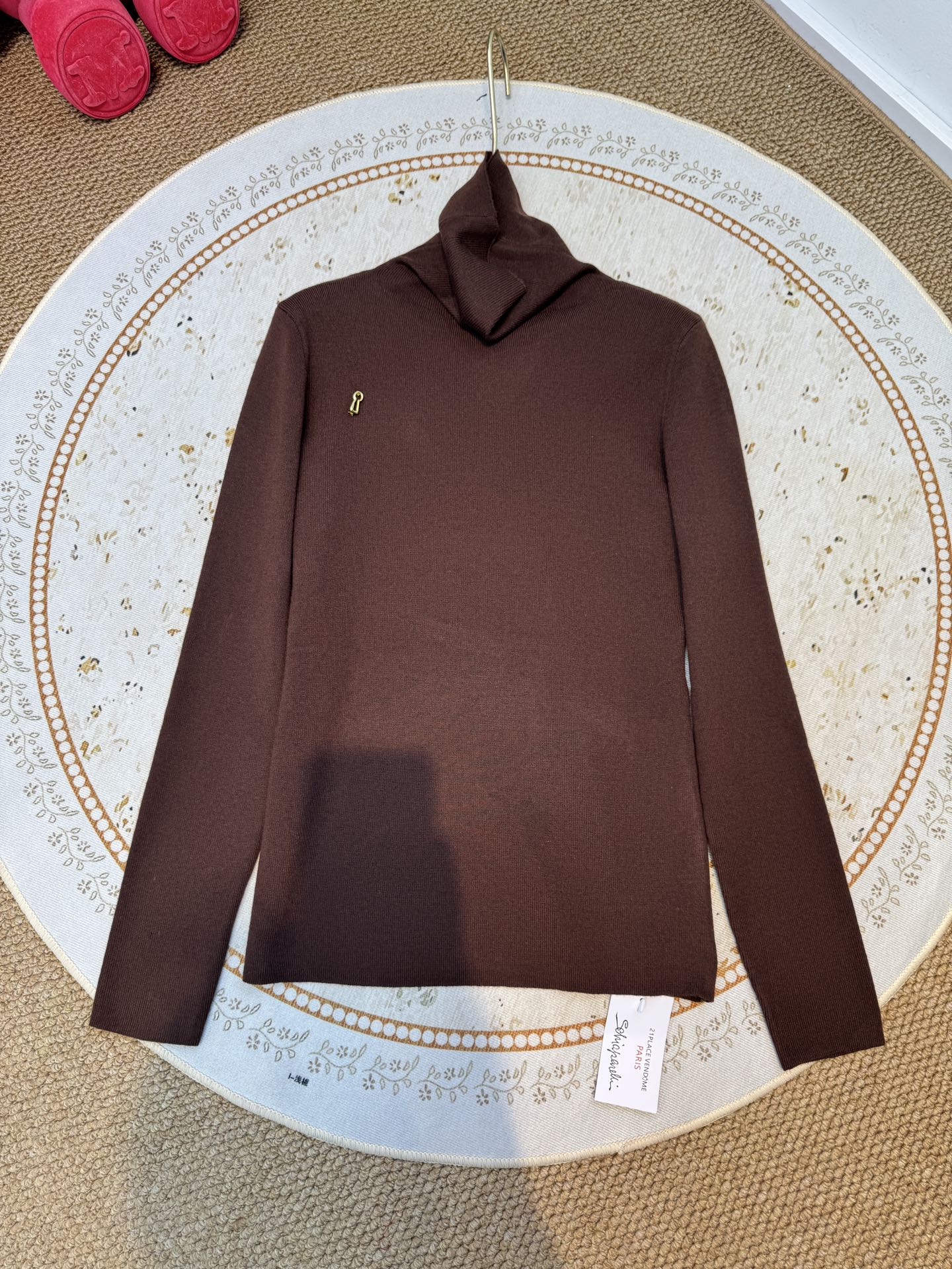 schiaparelli夏帕瑞丽 高领打底衫 修身版型，贴合身体曲线，能修饰身形既适合单穿凸显气质，也适