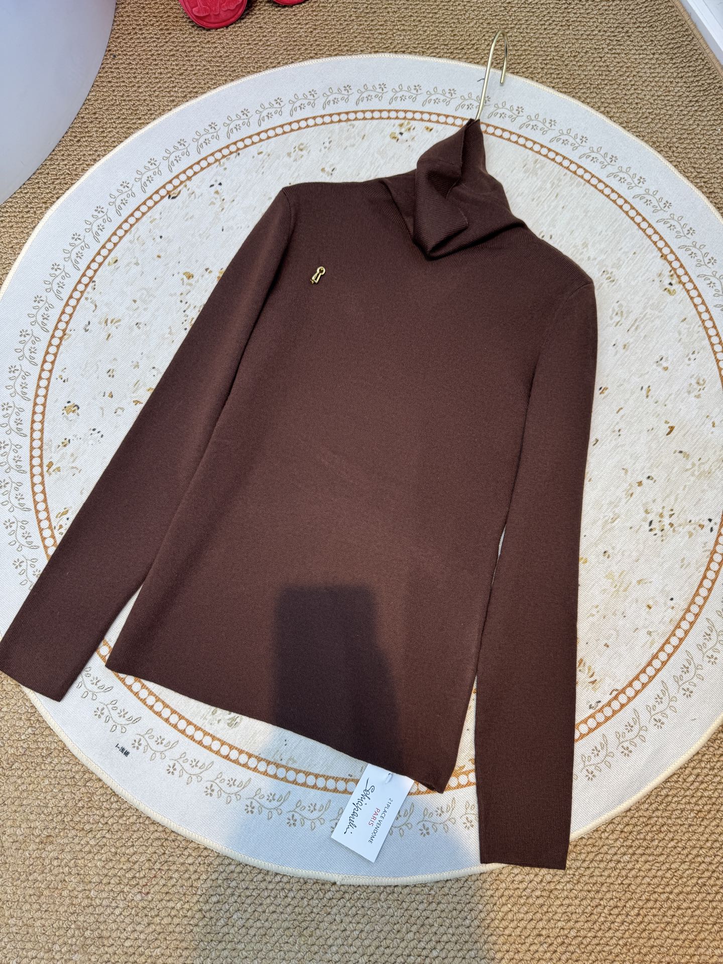 schiaparelli夏帕瑞丽 高领打底衫 修身版型，贴合身体曲线，能修饰身形既适合单穿凸显气质，也适