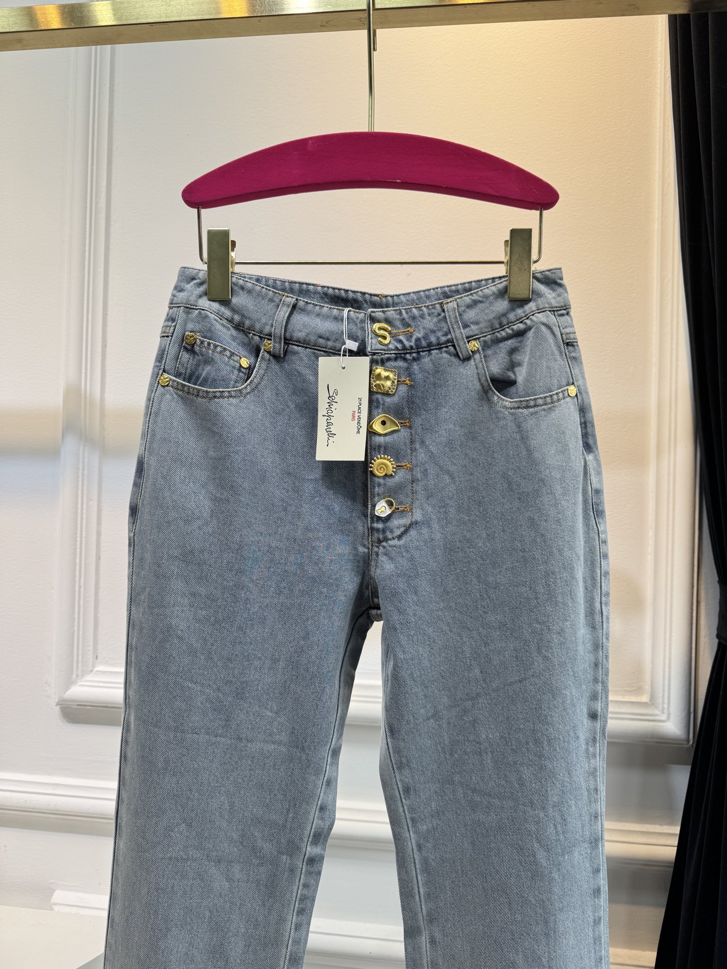 schiaparelli 法式复古牛仔微喇裤它用的是软质水洗牛仔布，属于“轻磅柔软款”材质是棉混弹牛仔，