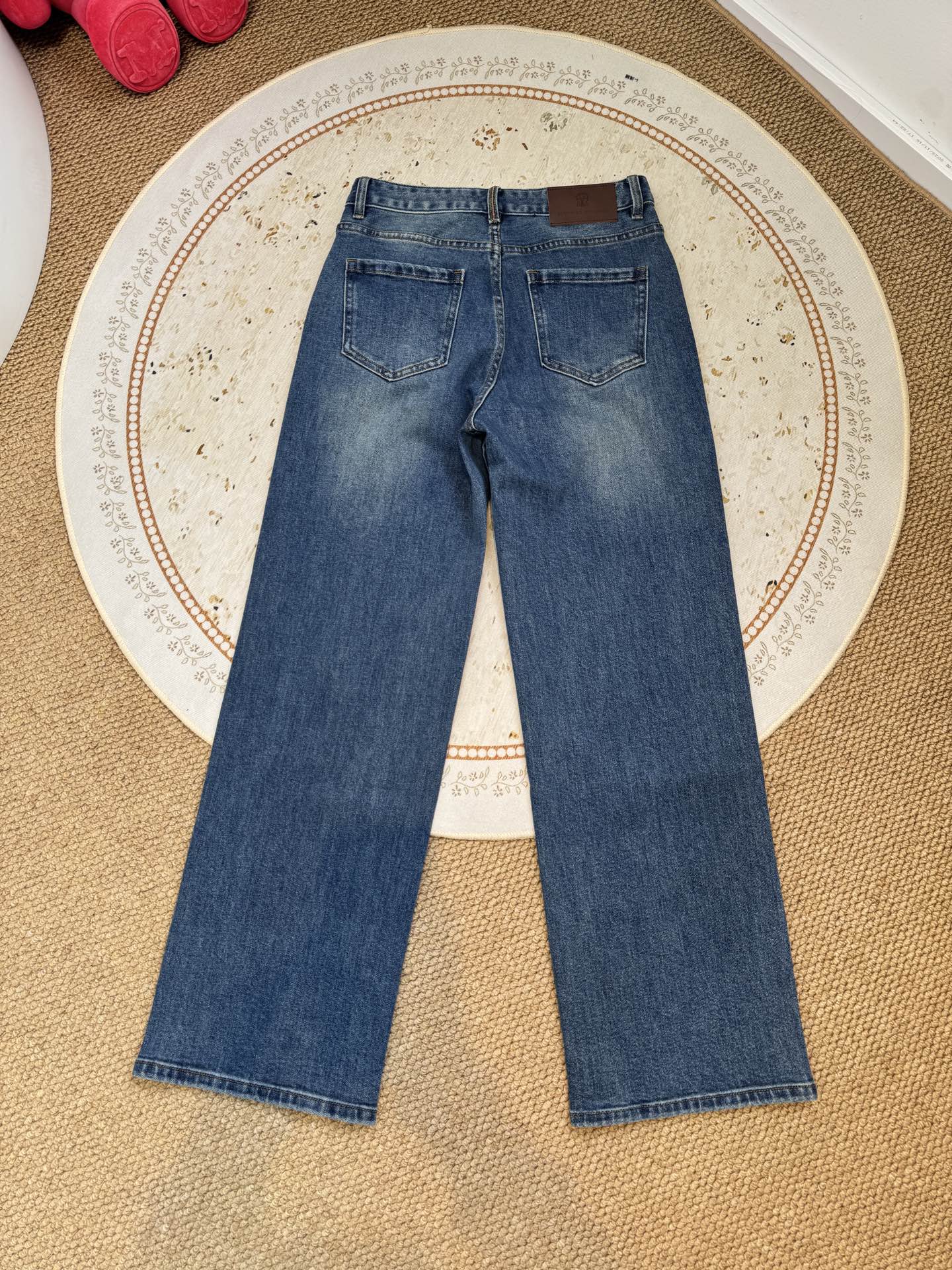 BrunelloCucine**bc早秋25，镶珠直简牛仔裤低调不失细节感的“软实力”穿搭，一条不简单的