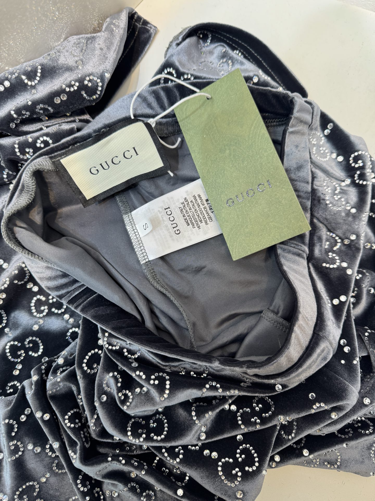 gucc*烫钻打底裤实物比图片还好看！黑色显瘦，灰色洋气，焦糖色超显白，丝绒面料软乎乎的，烫钻细节很精致