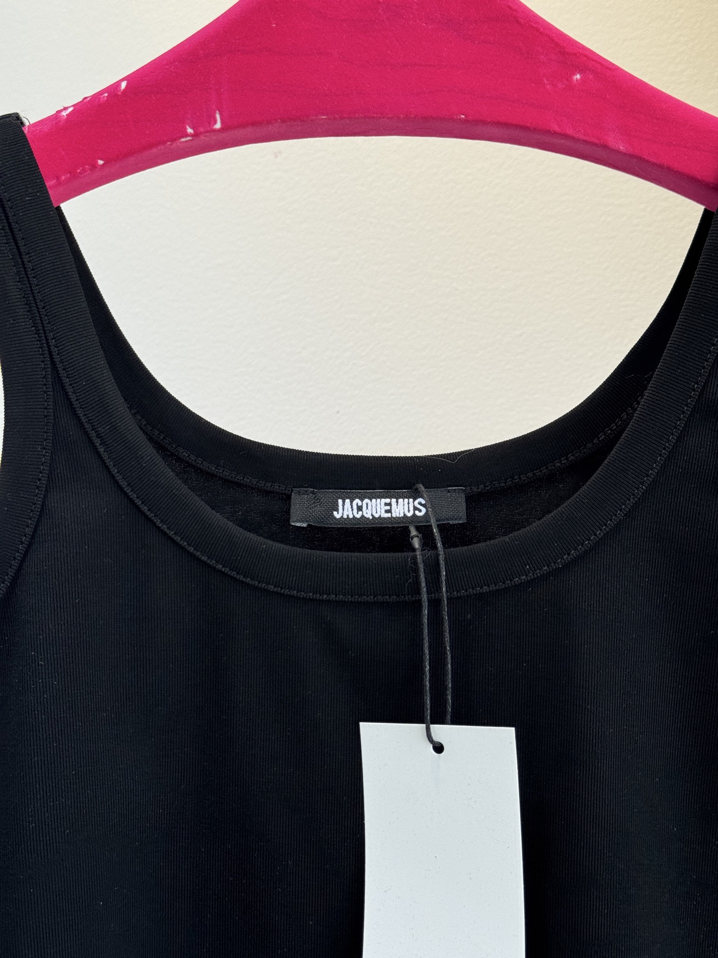 JACQUEMUS背心简约设计+品牌刺绣Logo，辨识度超高！高品质棉质面料，柔软亲肤，夏天穿超舒服 显