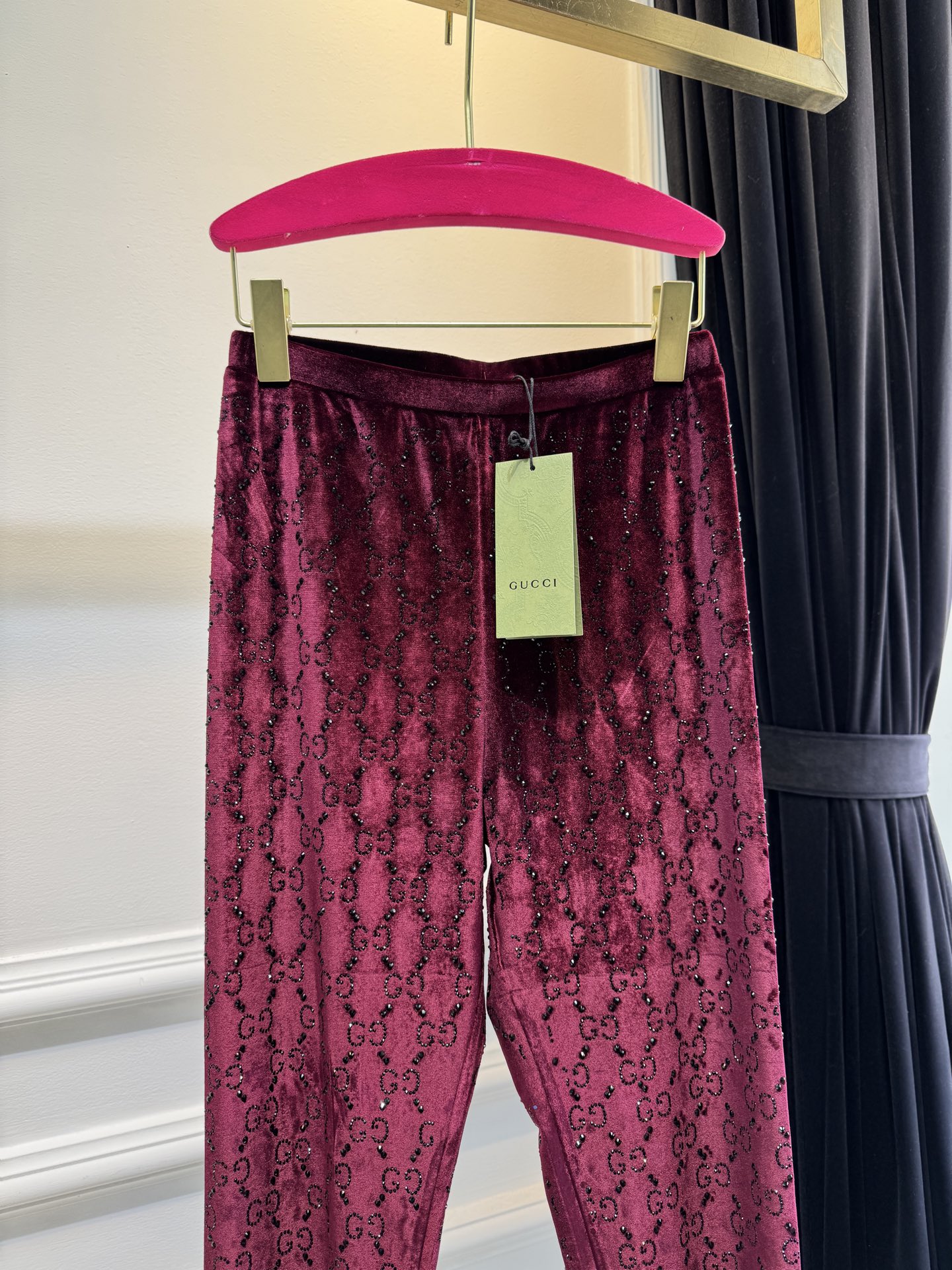 gucc*烫钻打底裤。新增玫红色🆕实物比图片还好看！黑色显瘦，灰色洋气，焦糖色超显白，丝绒面料软乎乎的，