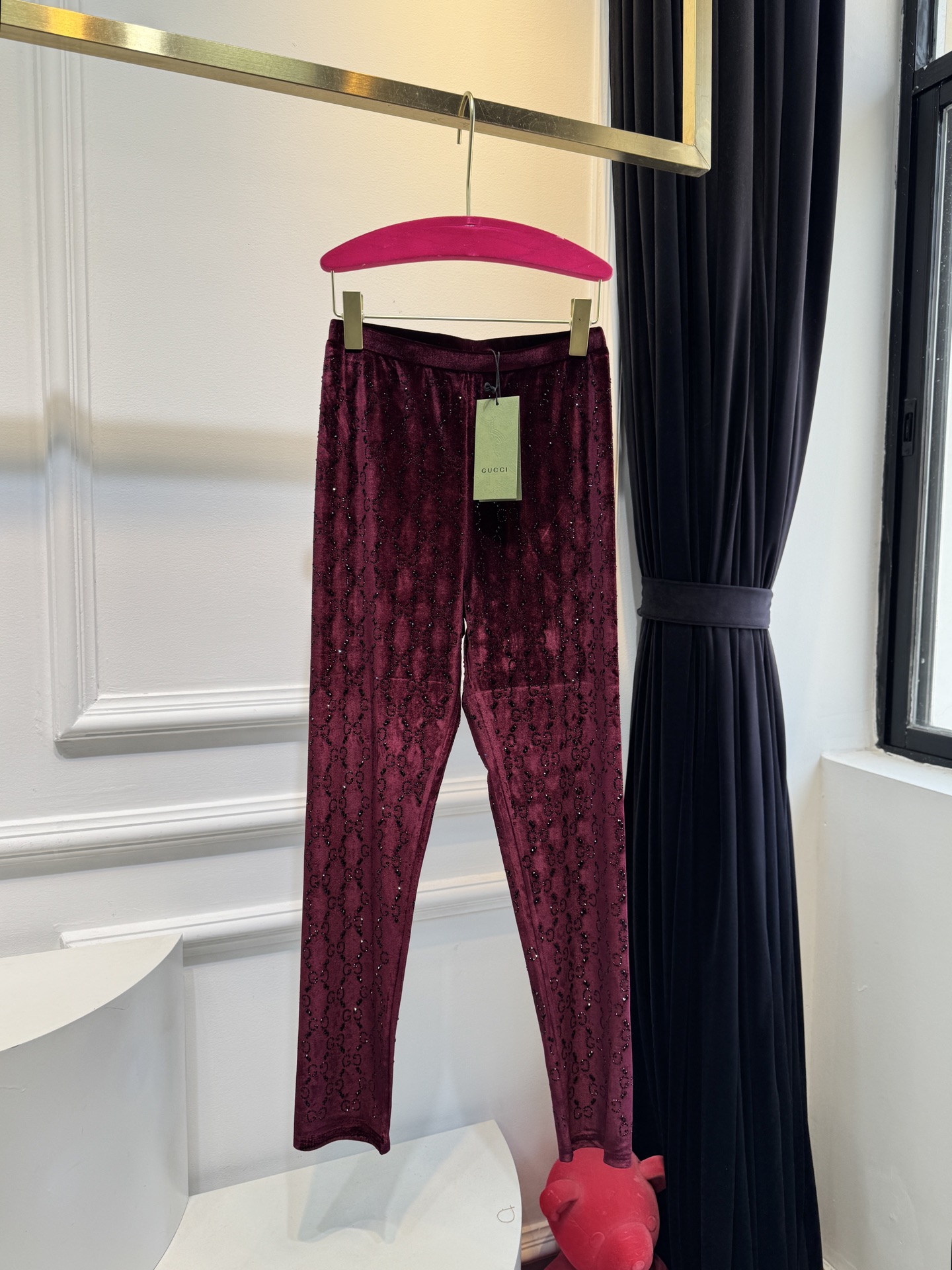 gucc*烫钻打底裤。新增玫红色🆕实物比图片还好看！黑色显瘦，灰色洋气，焦糖色超显白，丝绒面料软乎乎的，