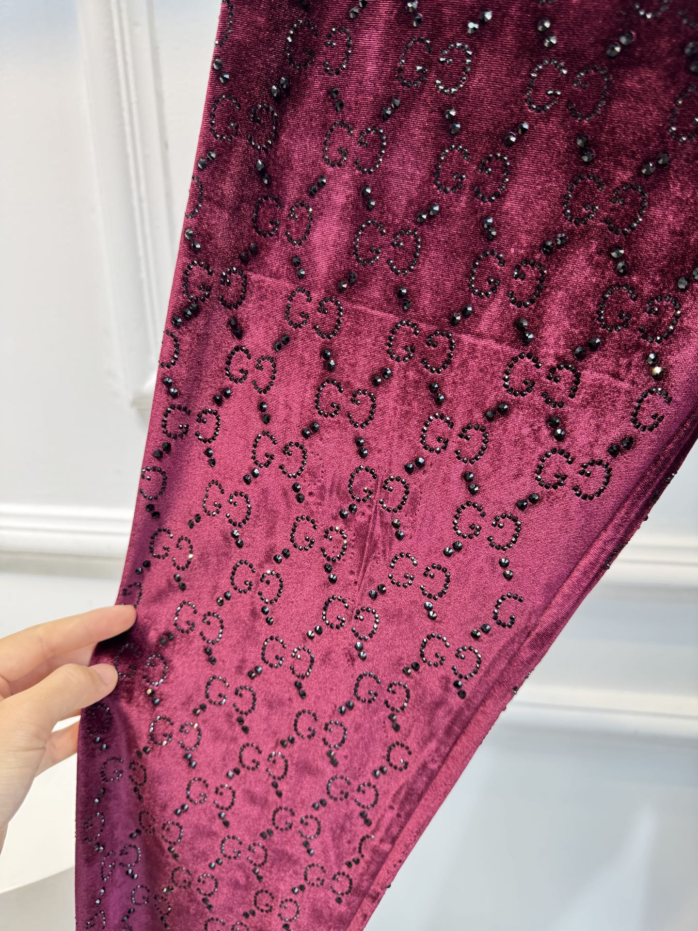 gucc*烫钻打底裤。新增玫红色🆕实物比图片还好看！黑色显瘦，灰色洋气，焦糖色超显白，丝绒面料软乎乎的，