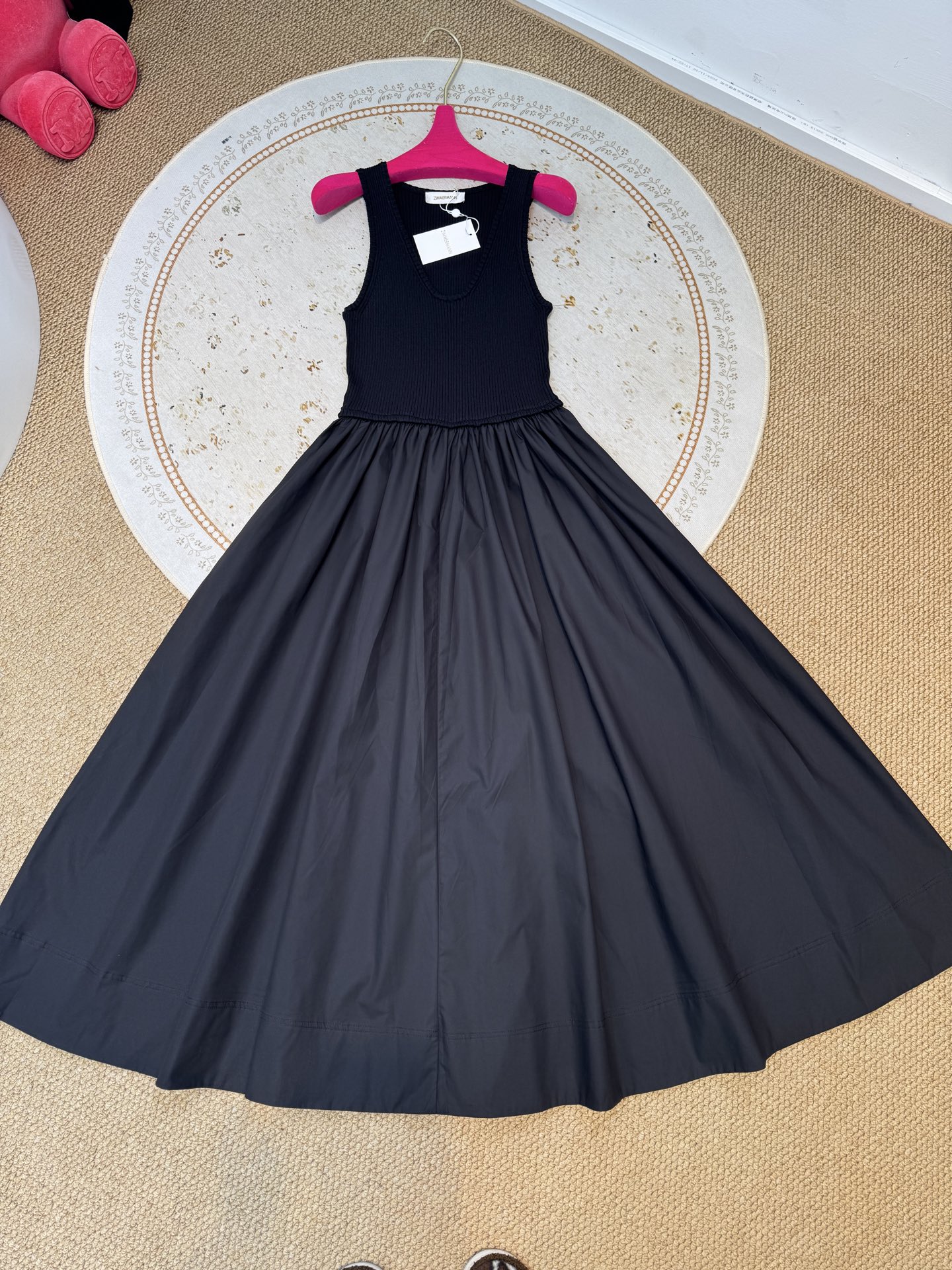 Zimm**法式拼接连衣裙府绸背心式连衣裙，源自我们的2025春季成衣系列ILLUMINATION。采用