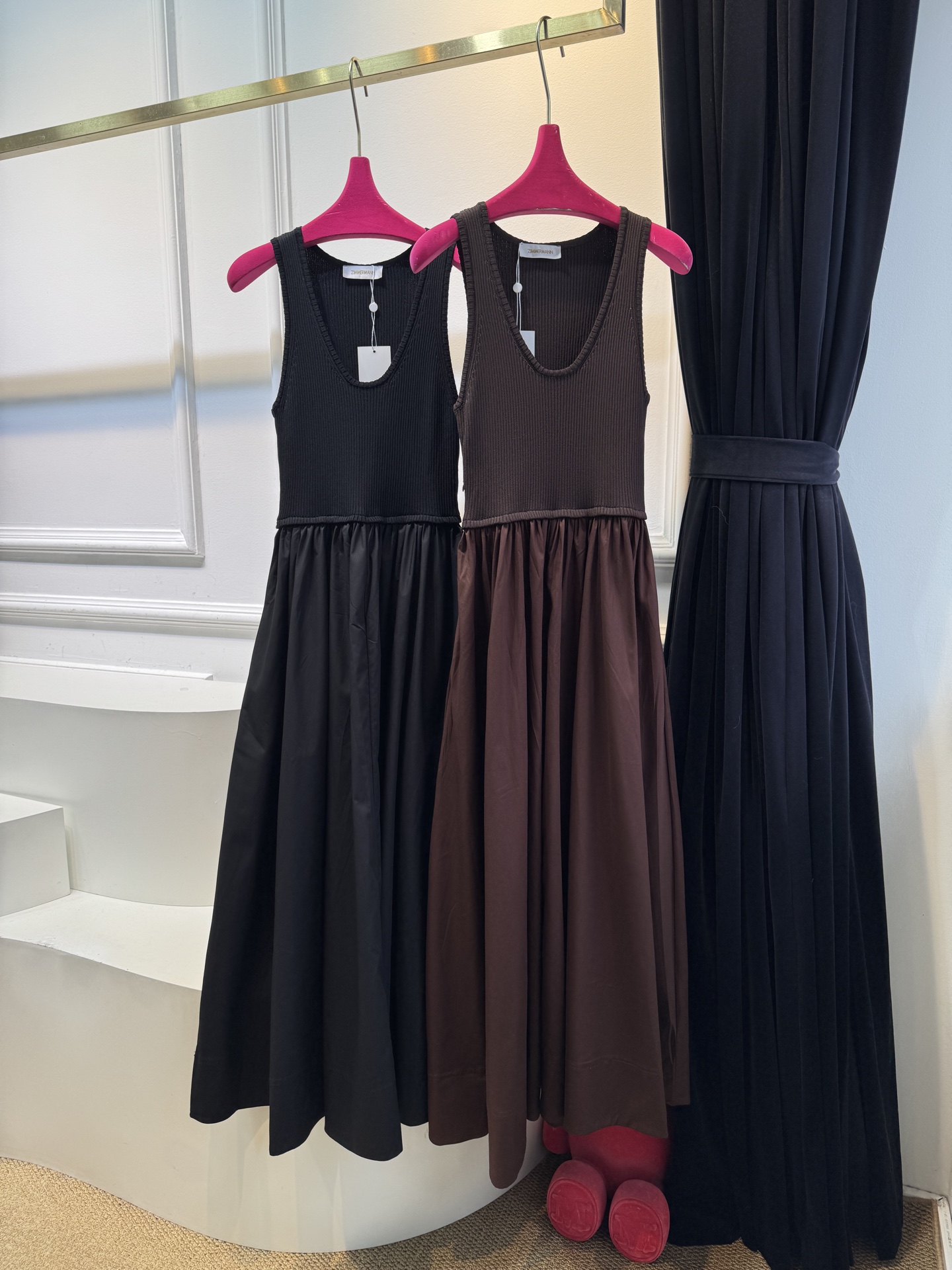 Zimm**法式拼接连衣裙府绸背心式连衣裙，源自我们的2025春季成衣系列ILLUMINATION。采用