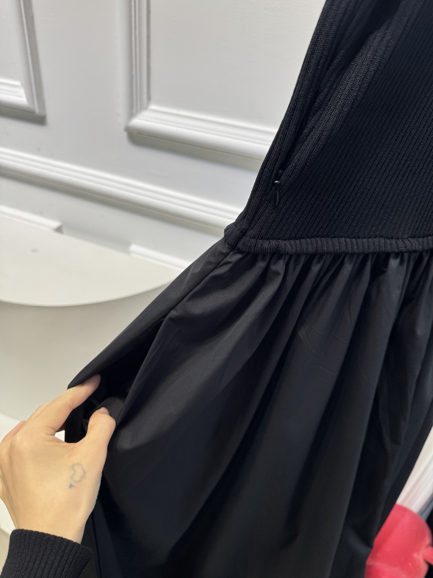 Zimm**法式拼接连衣裙府绸背心式连衣裙，源自我们的2025春季成衣系列ILLUMINATION。采用