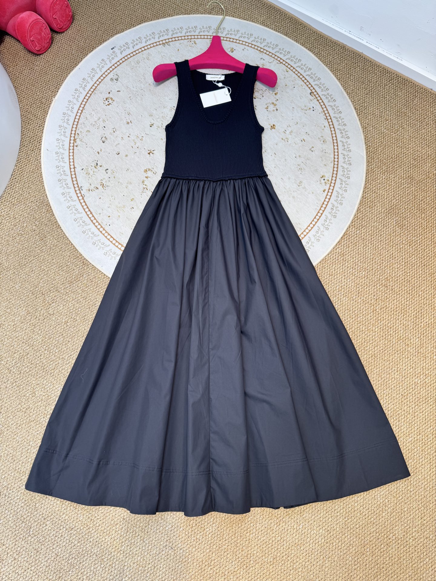 Zimm**法式拼接连衣裙府绸背心式连衣裙，源自我们的2025春季成衣系列ILLUMINATION。采用